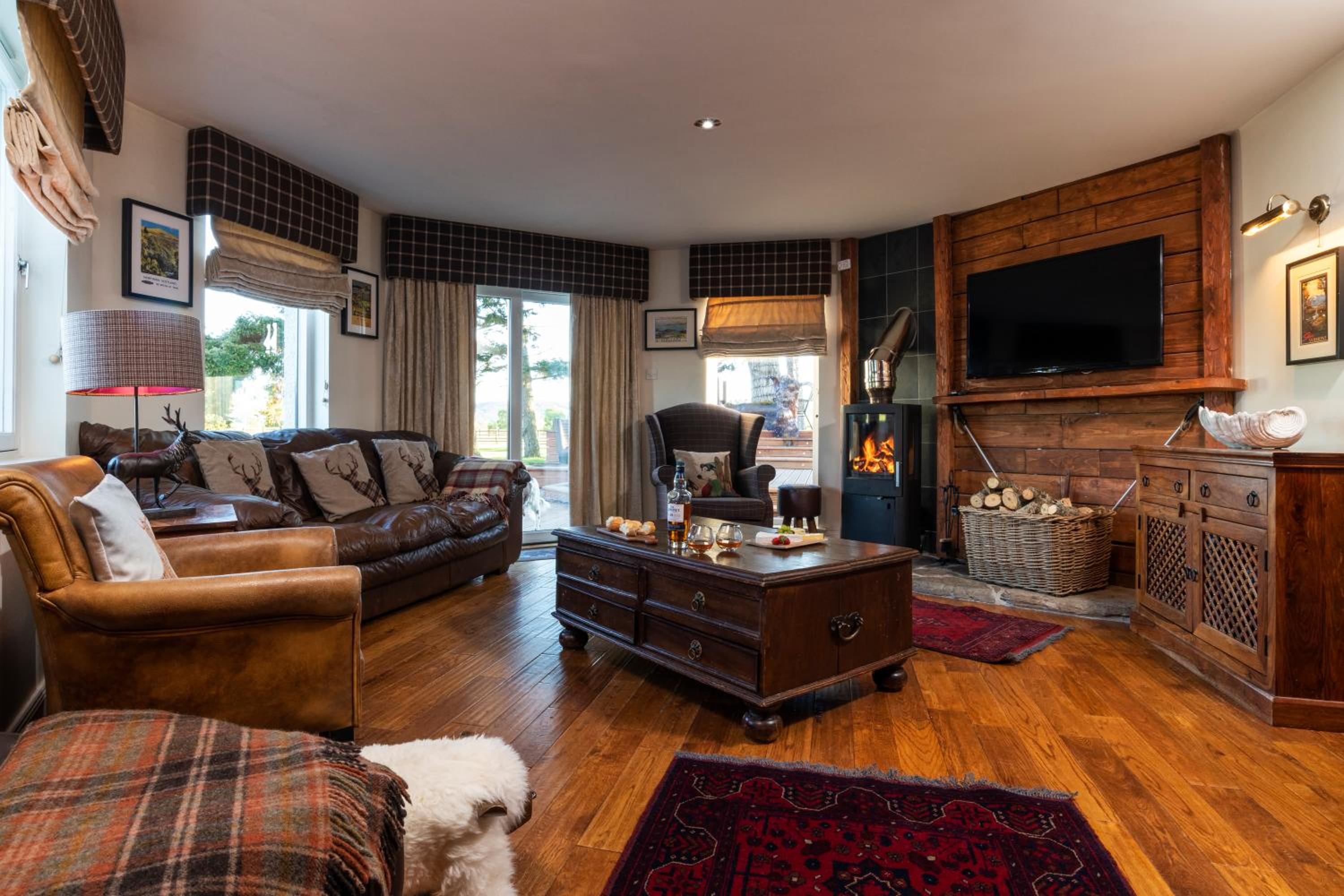 Eight-Bedroom House photo 3