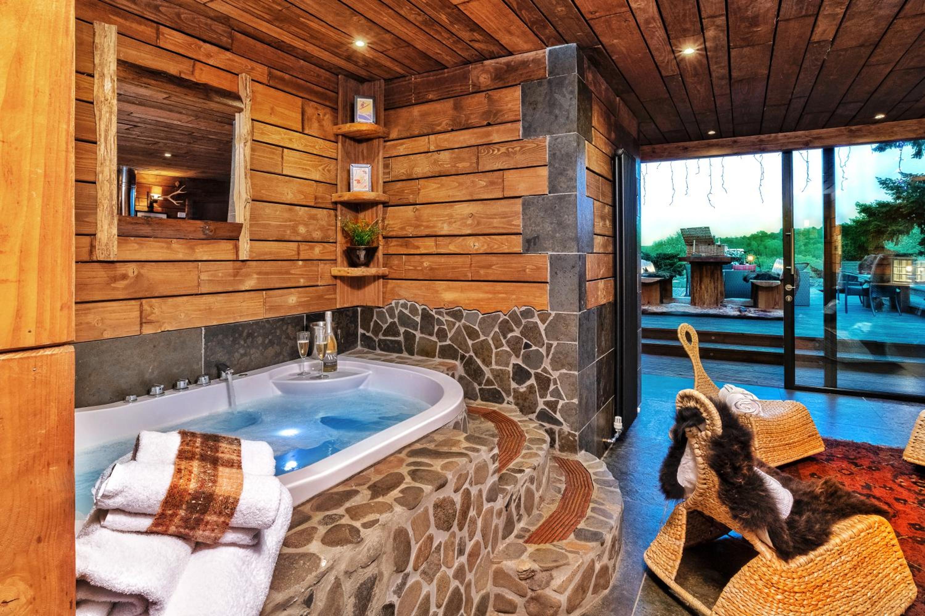 Eight-Bedroom House photo 2