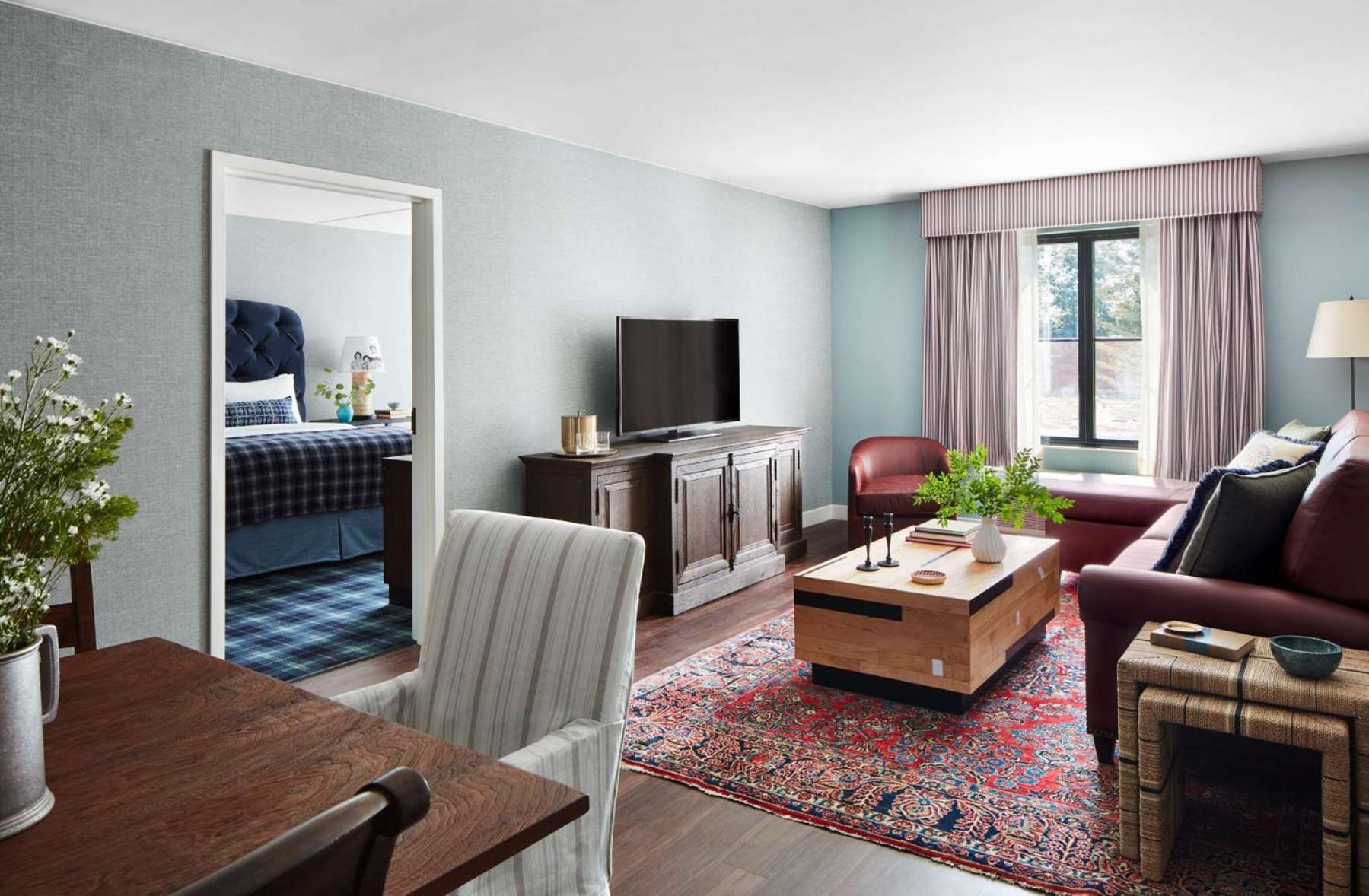 Graduate King Suite with Sofa Bed - Photo 1