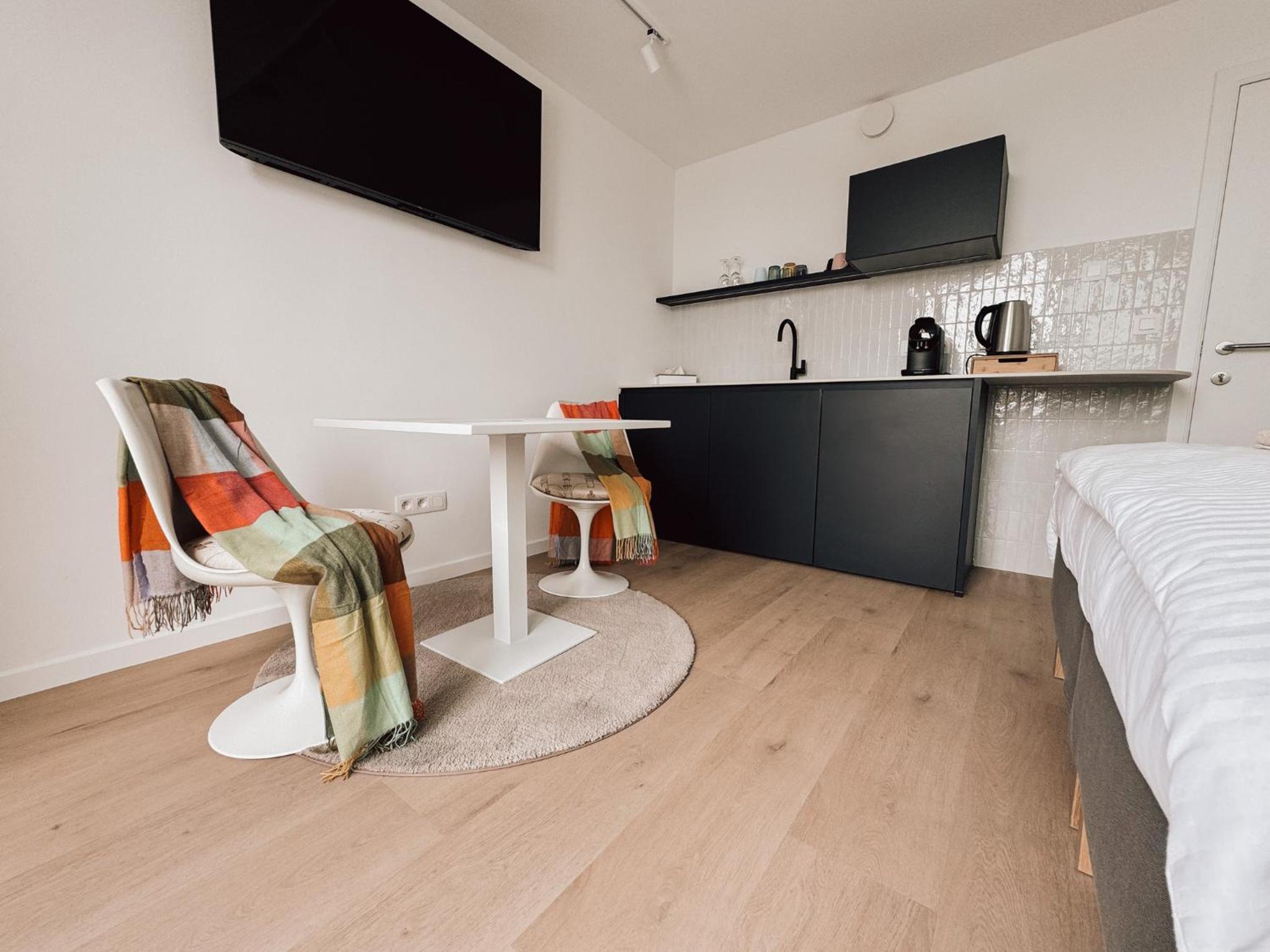 One-Bedroom Apartment photo 1