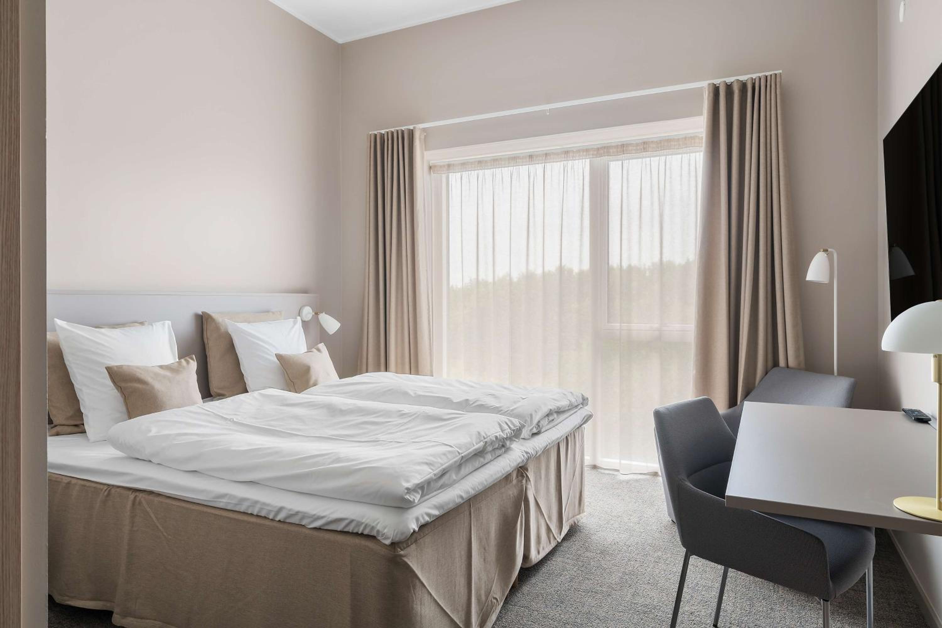 Comfort Queen Room - Photo 8