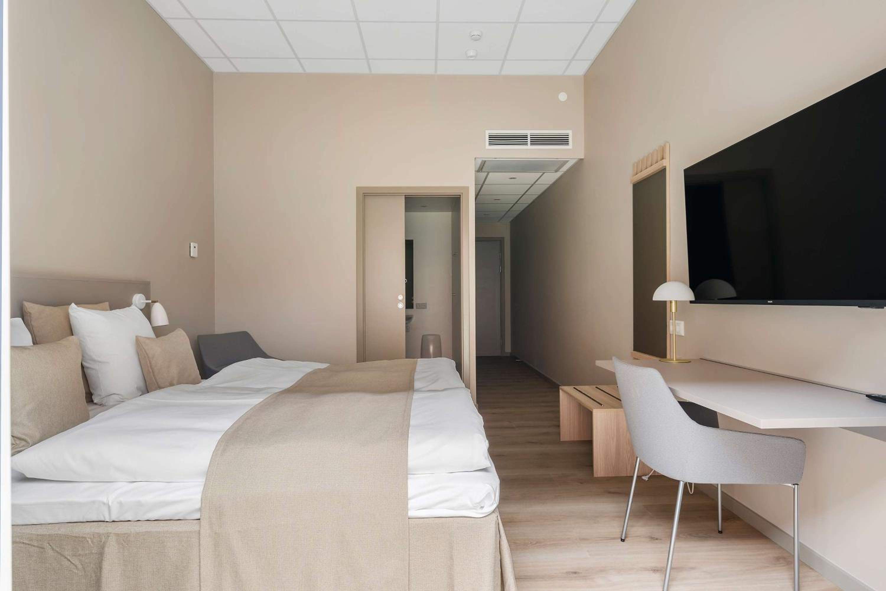 Comfort Queen Room - Photo 4
