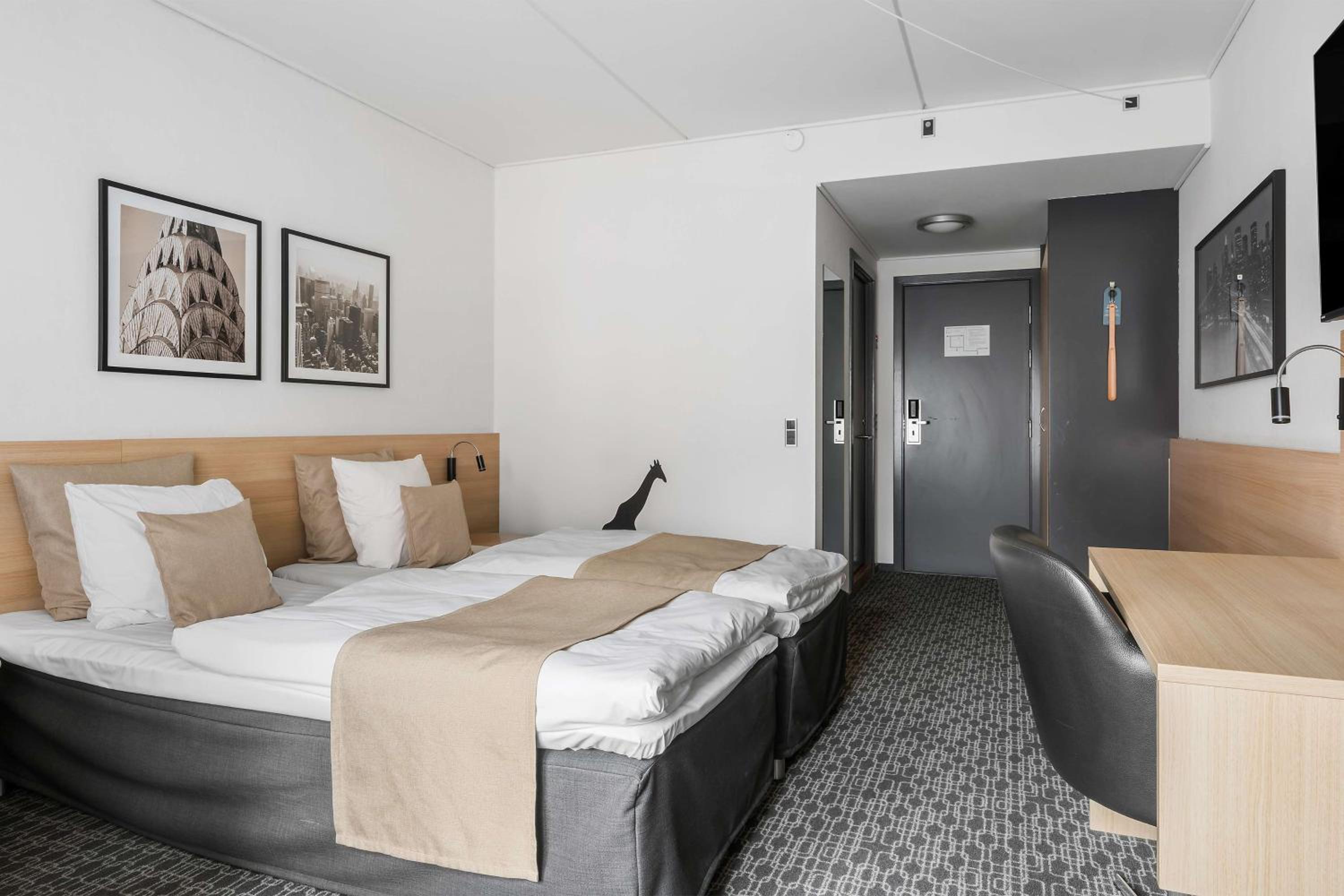 Standard Twin Room - Photo 1