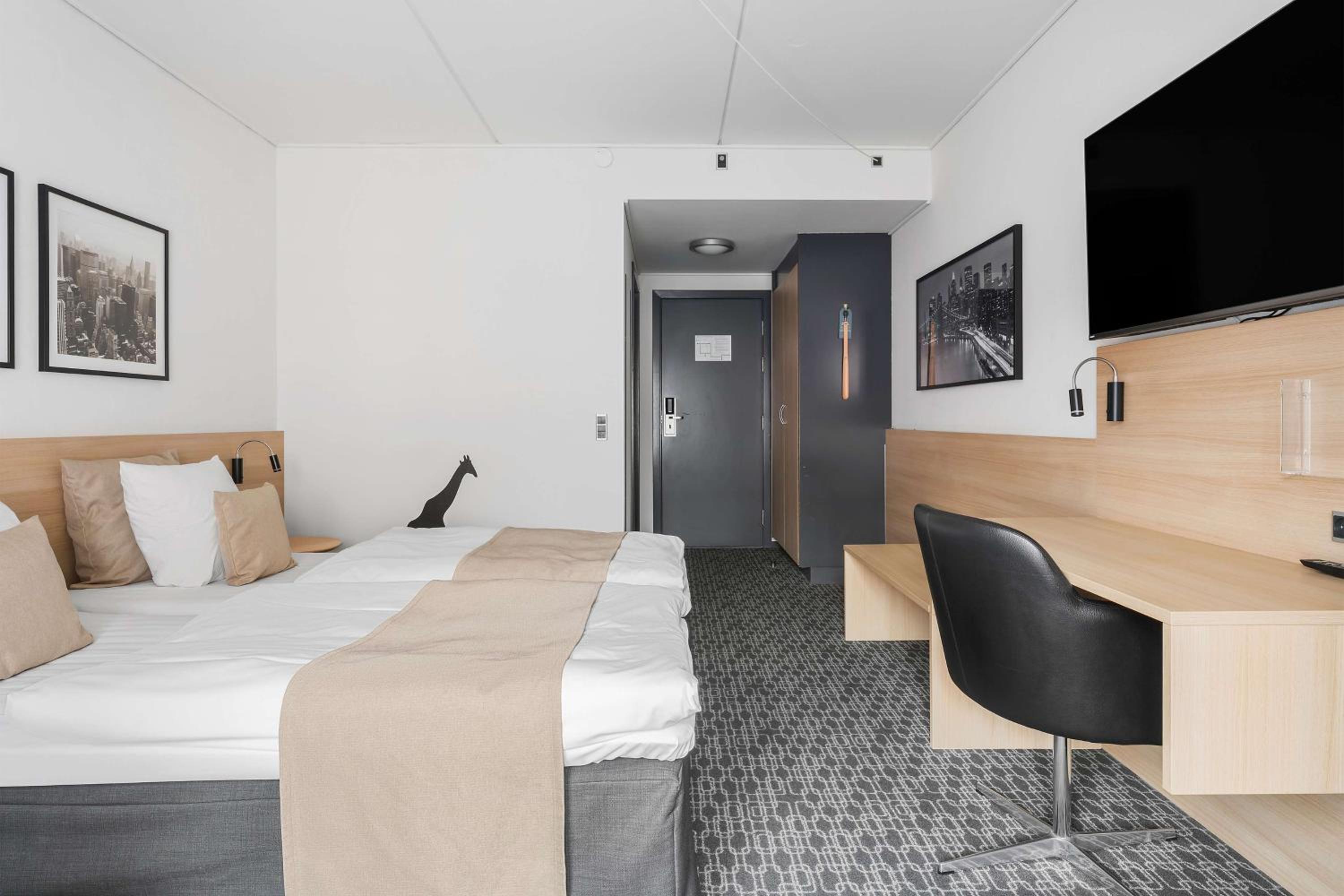Standard Twin Room - Photo 4