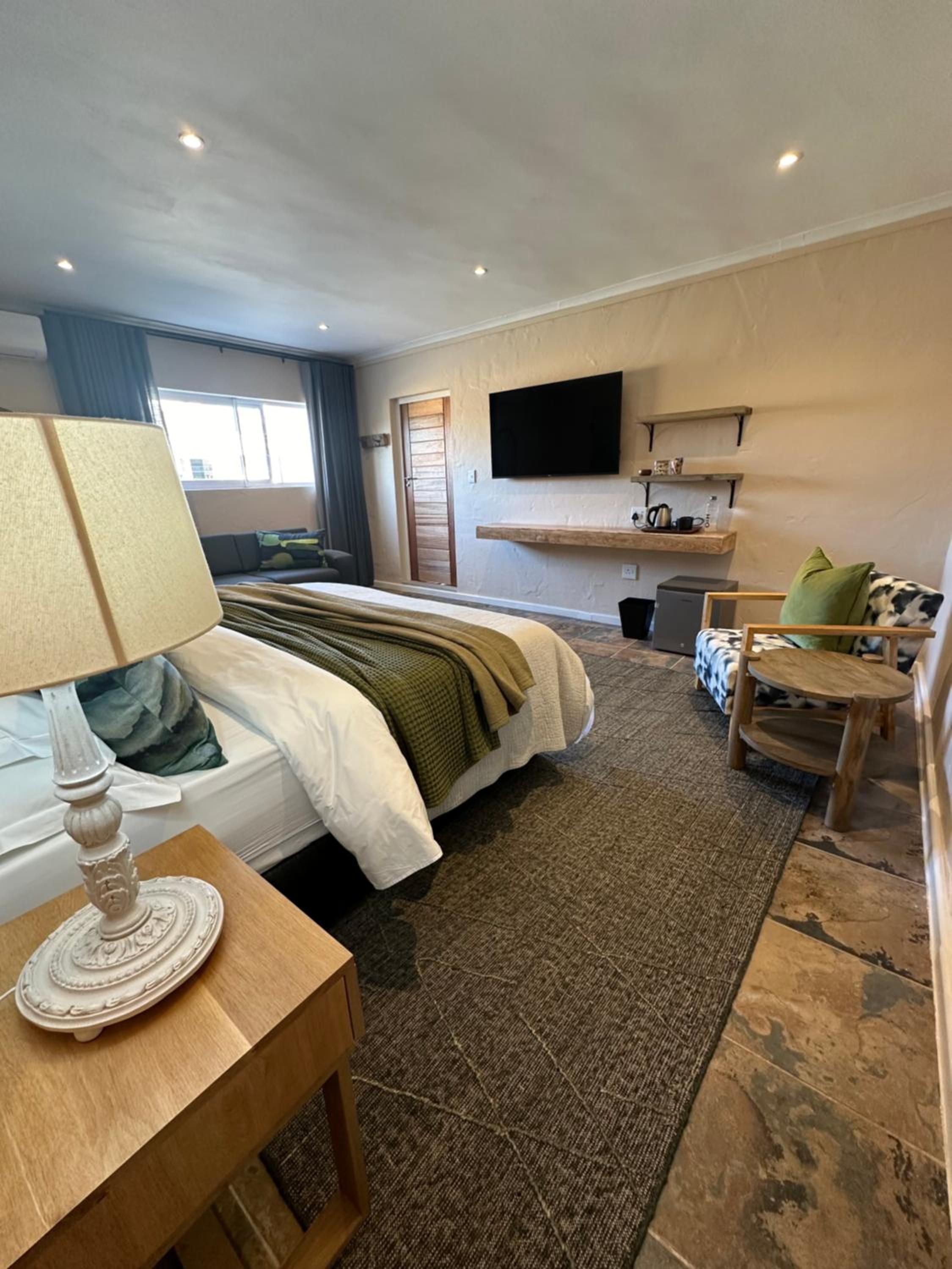 Family Room (Non Sea Facing) - Photo 10