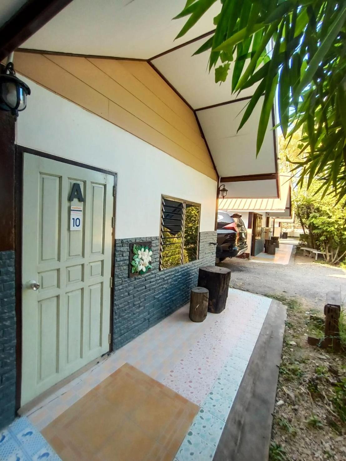 Bungalow with Garden View photo 2