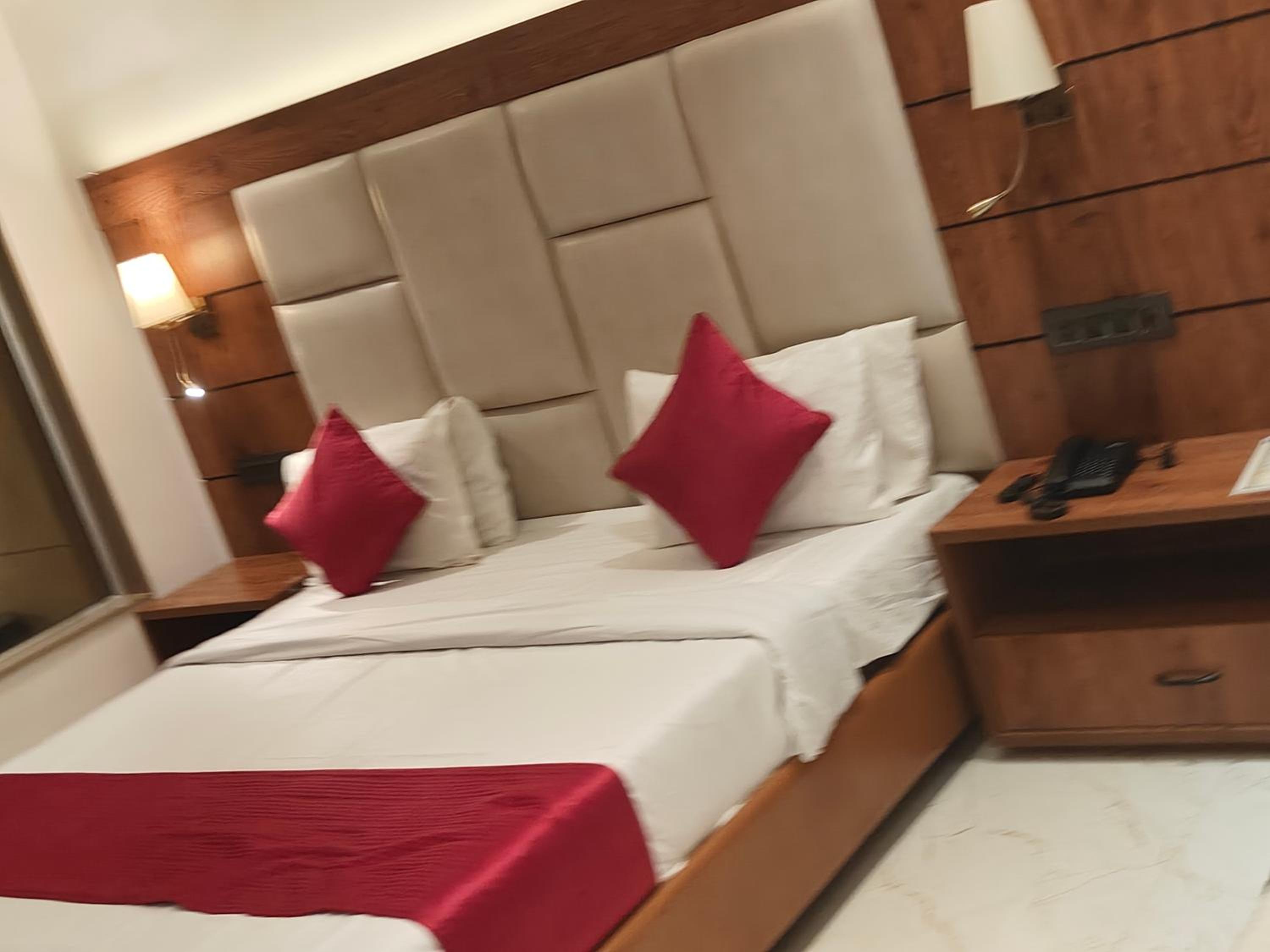VIP 2 Bed AC Room - Photo 2