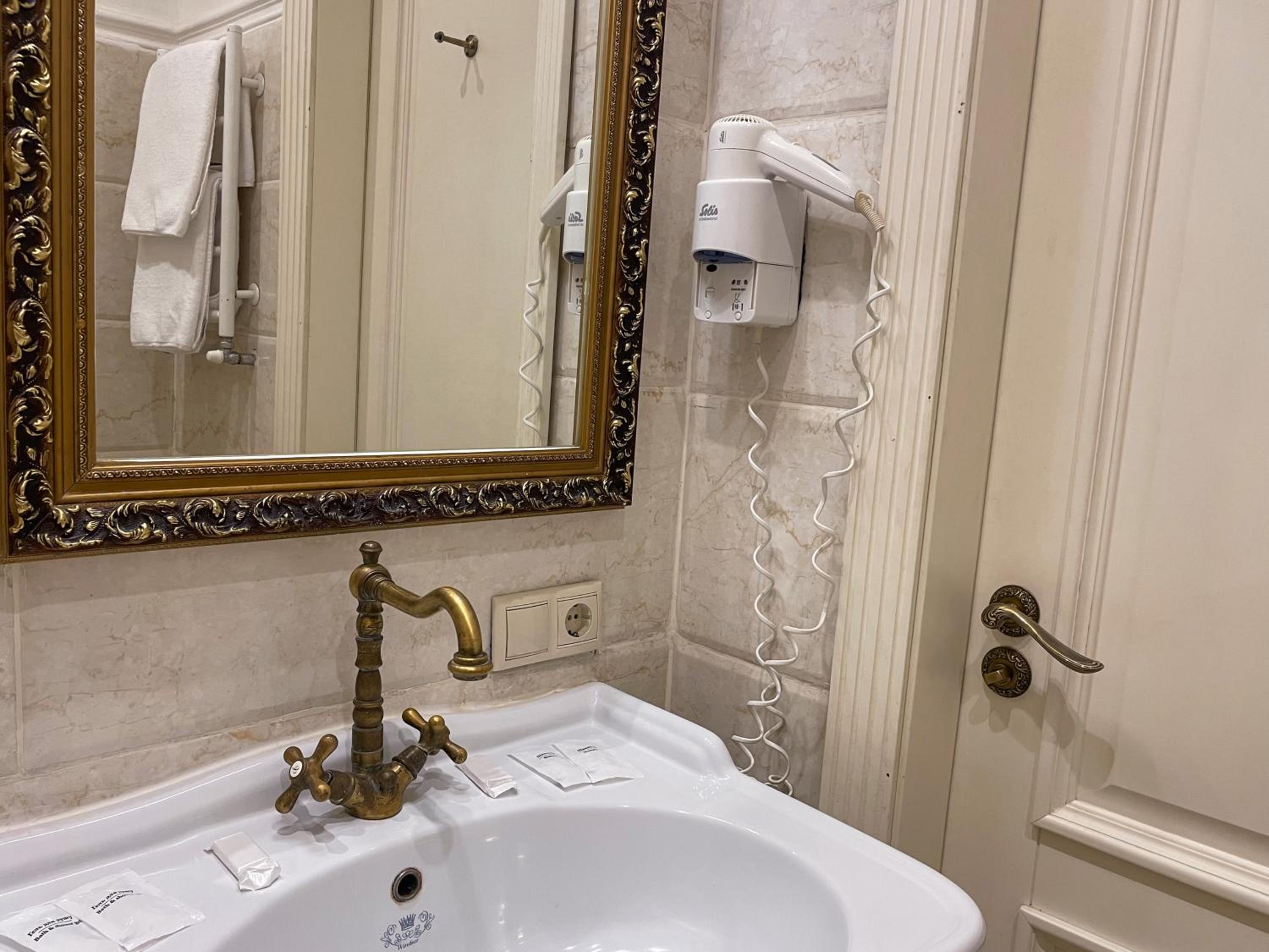 Standard Double or Twin Room photo 3