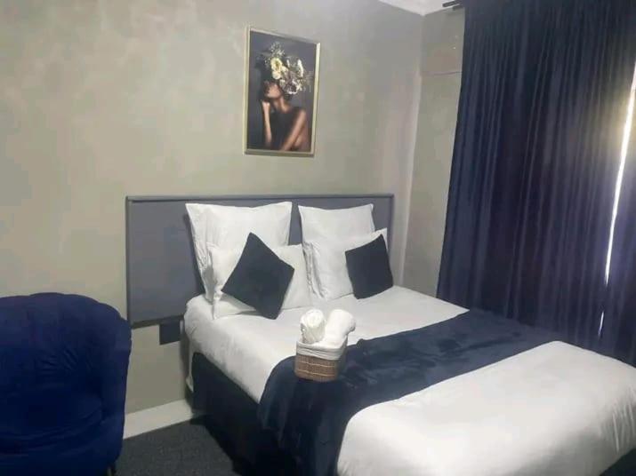 Budget Double Room photo 2