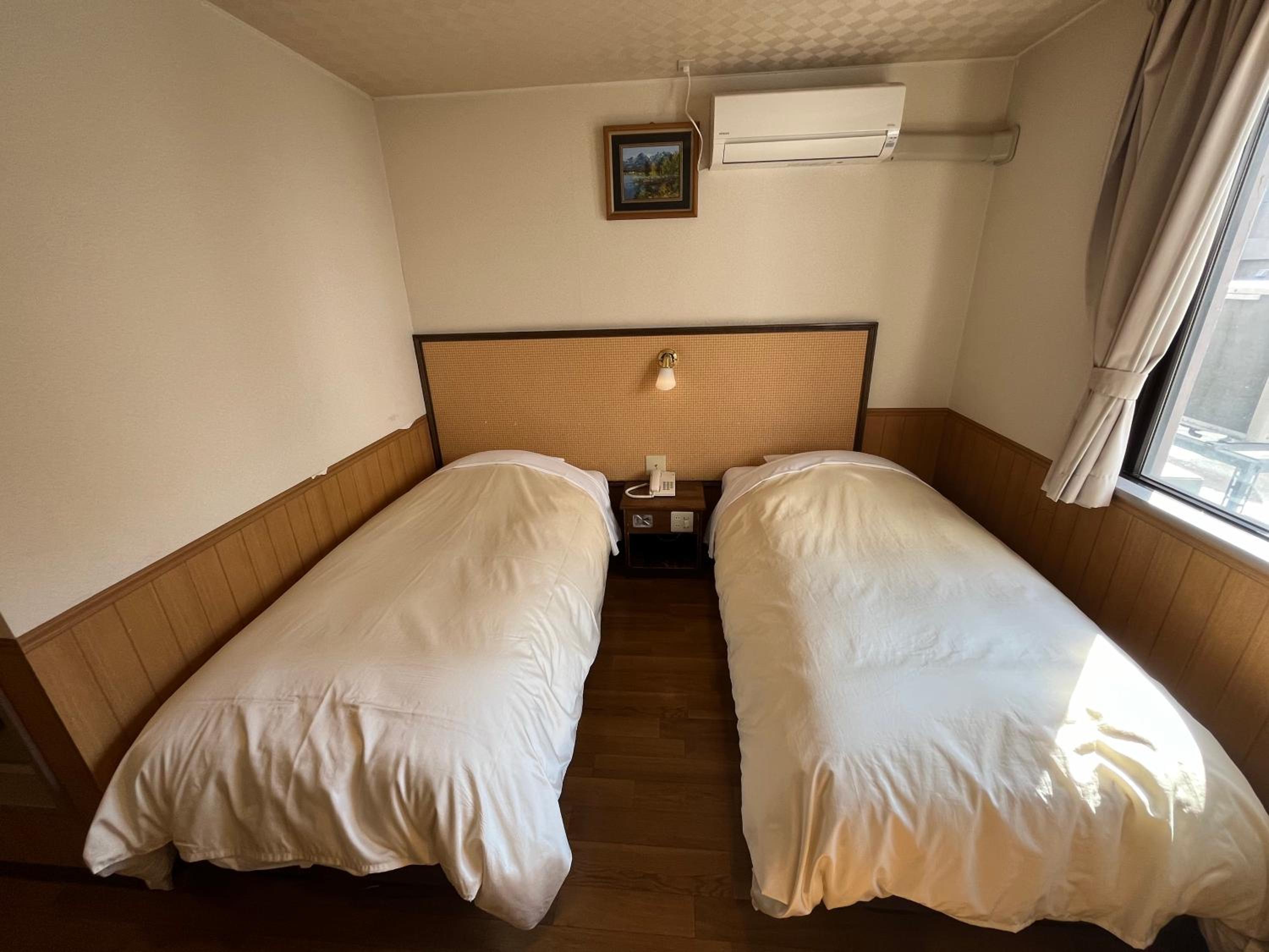 Twin Room - Non-Smoking - Photo 1