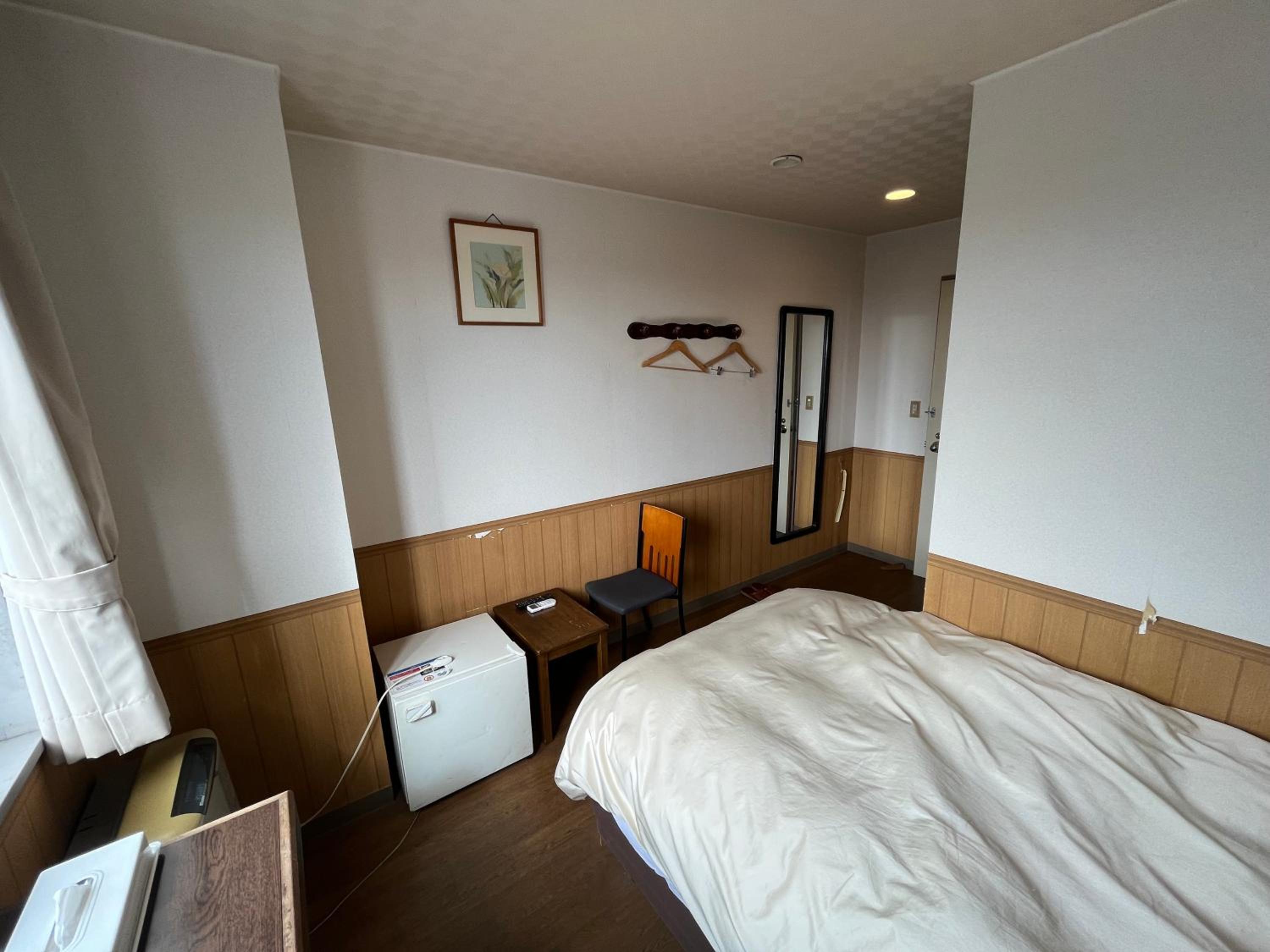 Double Room with Small Double Bed - Smoking - Photo 2
