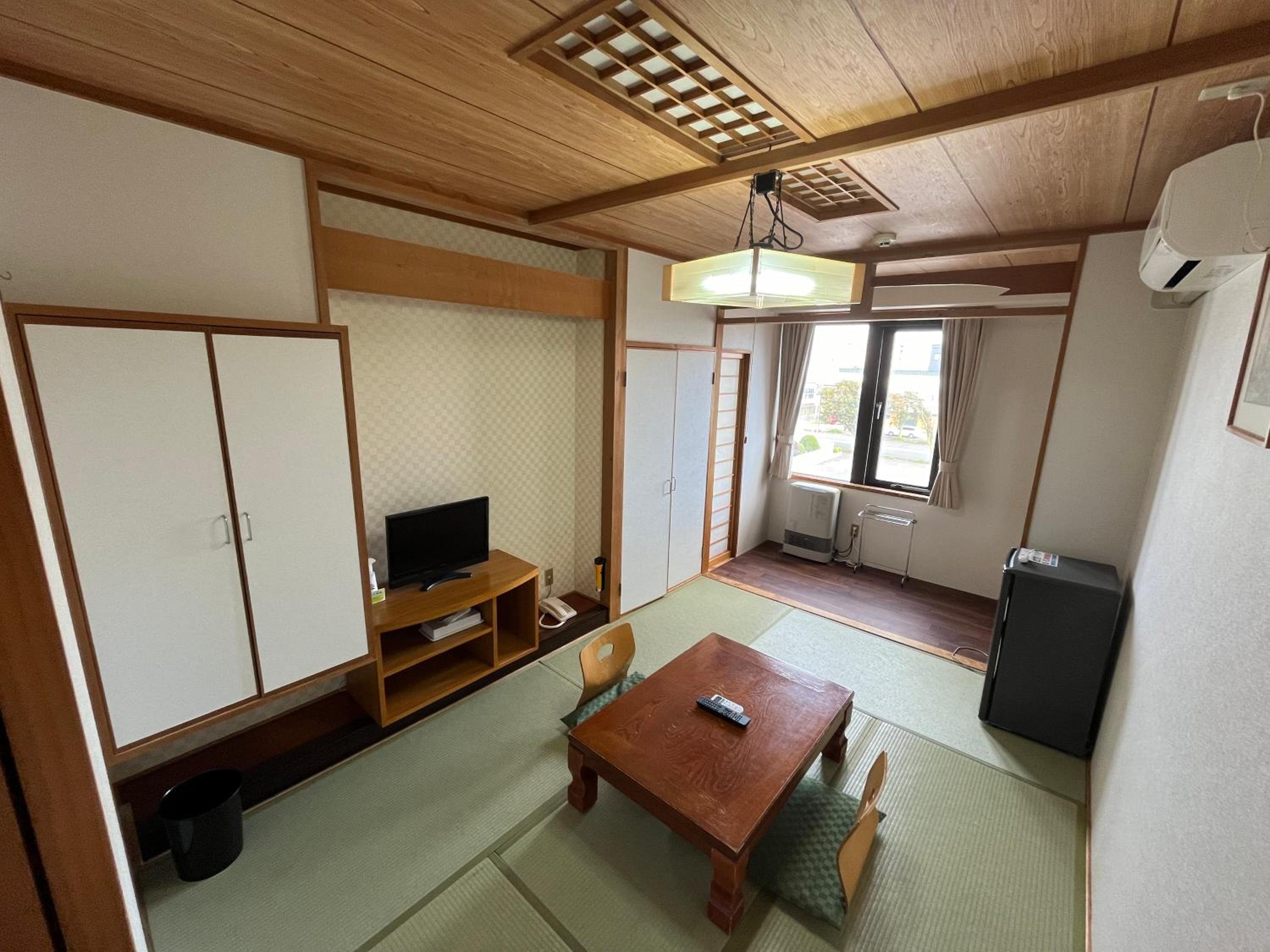 Japanese-Style Triple Room with Shared Bathroom - Smoking photo 1