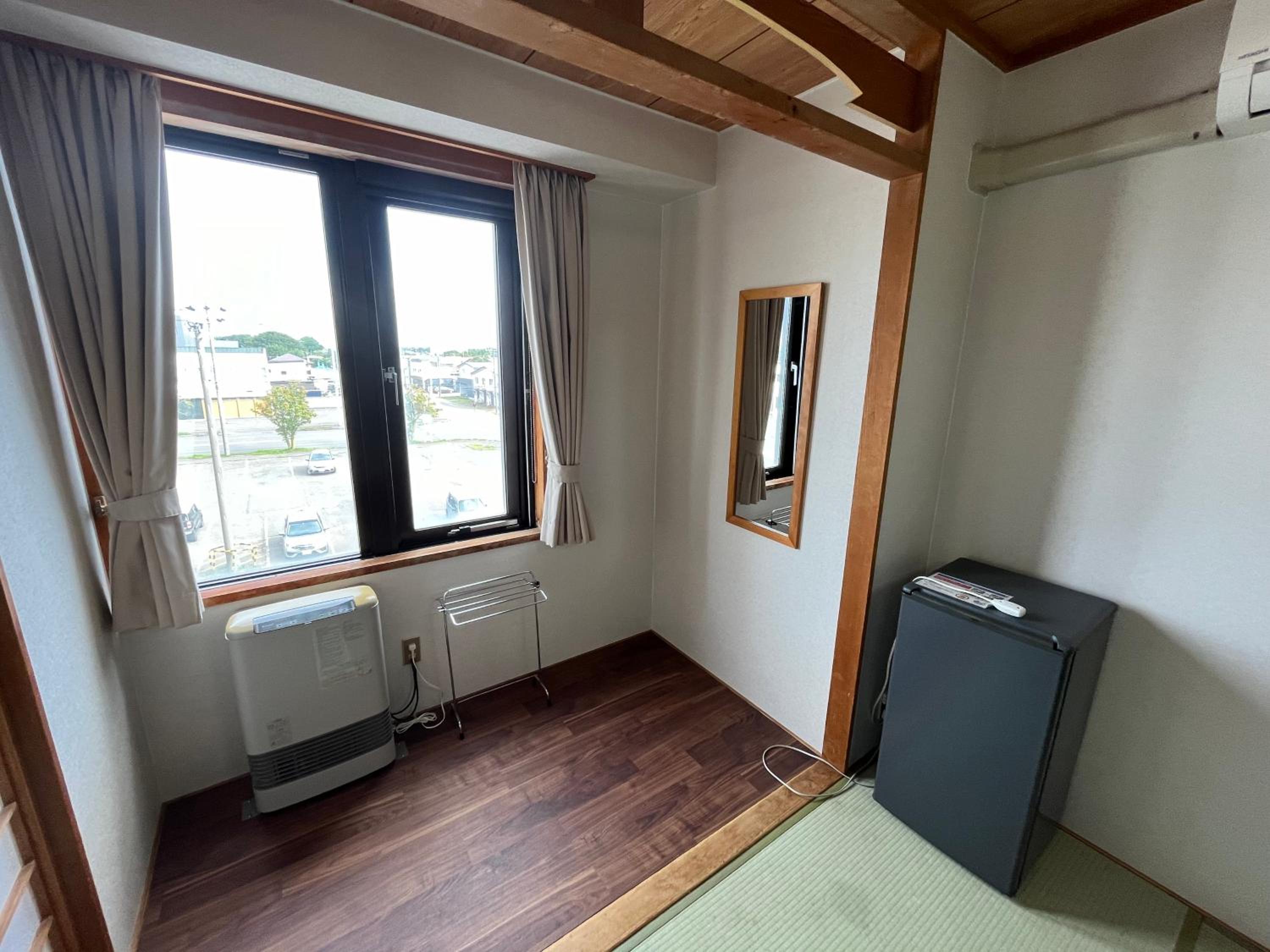 Japanese-Style Quadruple Room with Shared Bathroom - Smoking - Photo 7