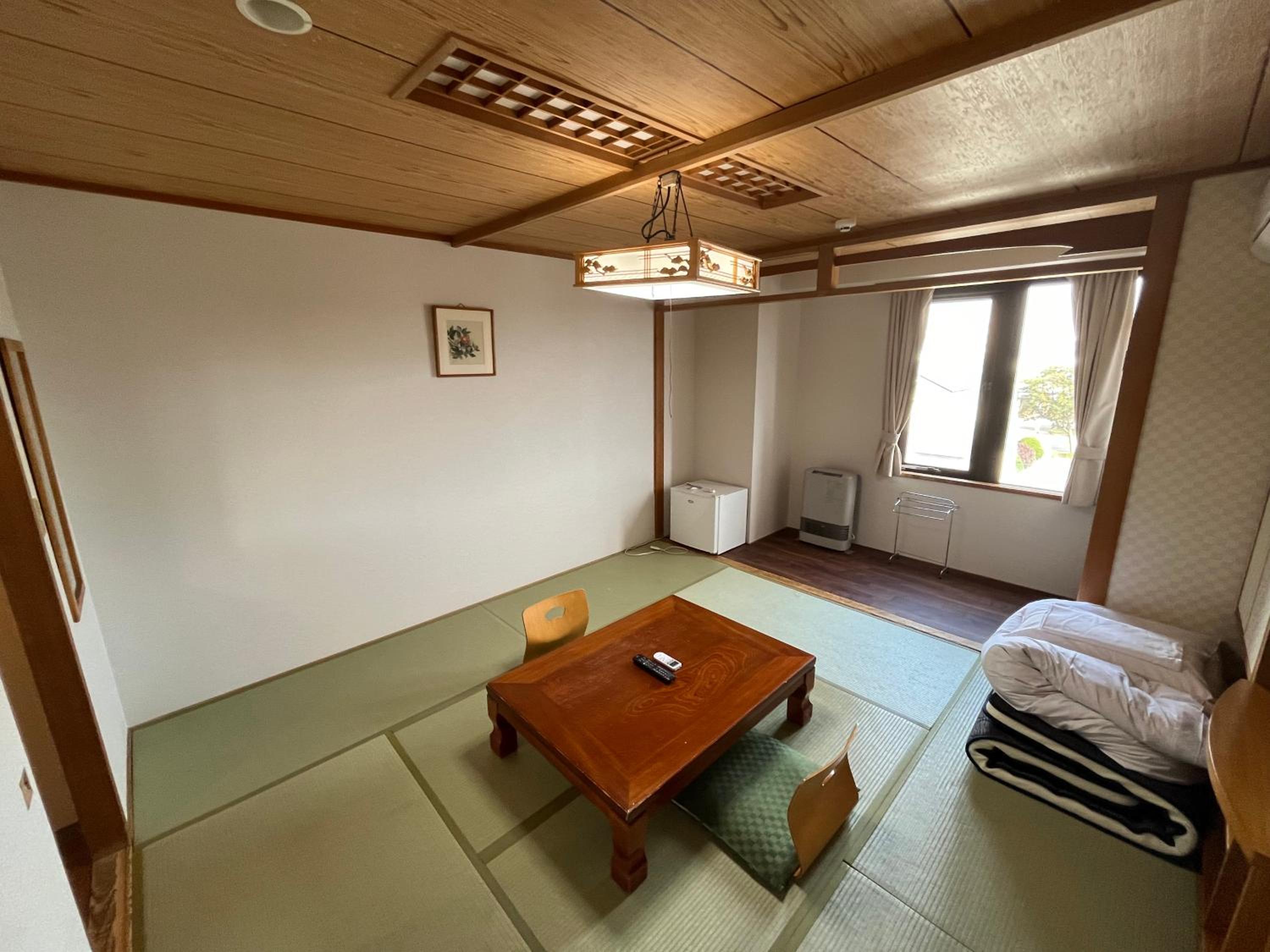 Japanese-Style Quadruple Room with Shared Bathroom - Smoking - Photo 1