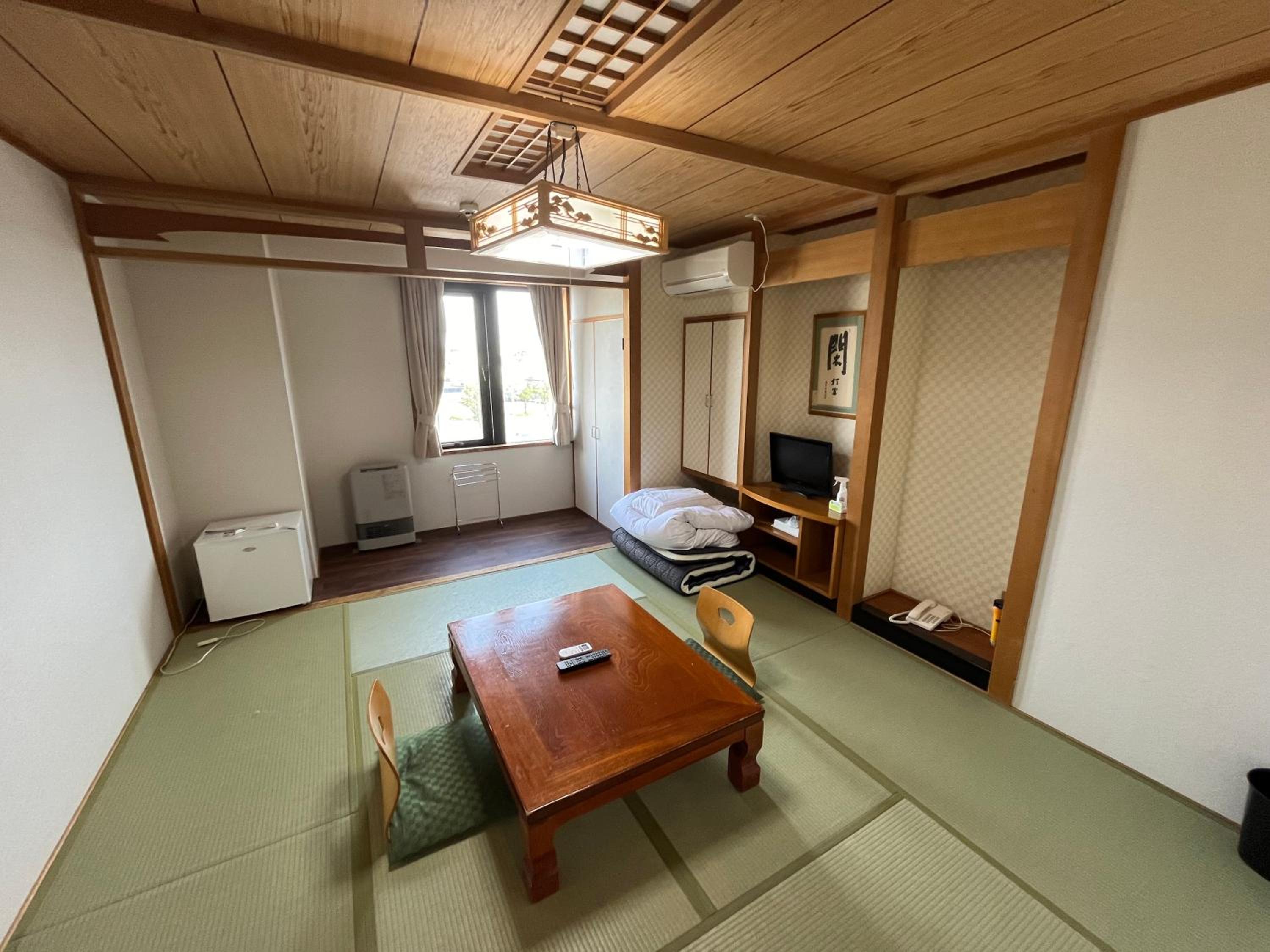 Japanese-Style Quadruple Room with Shared Bathroom - Smoking - Photo 4