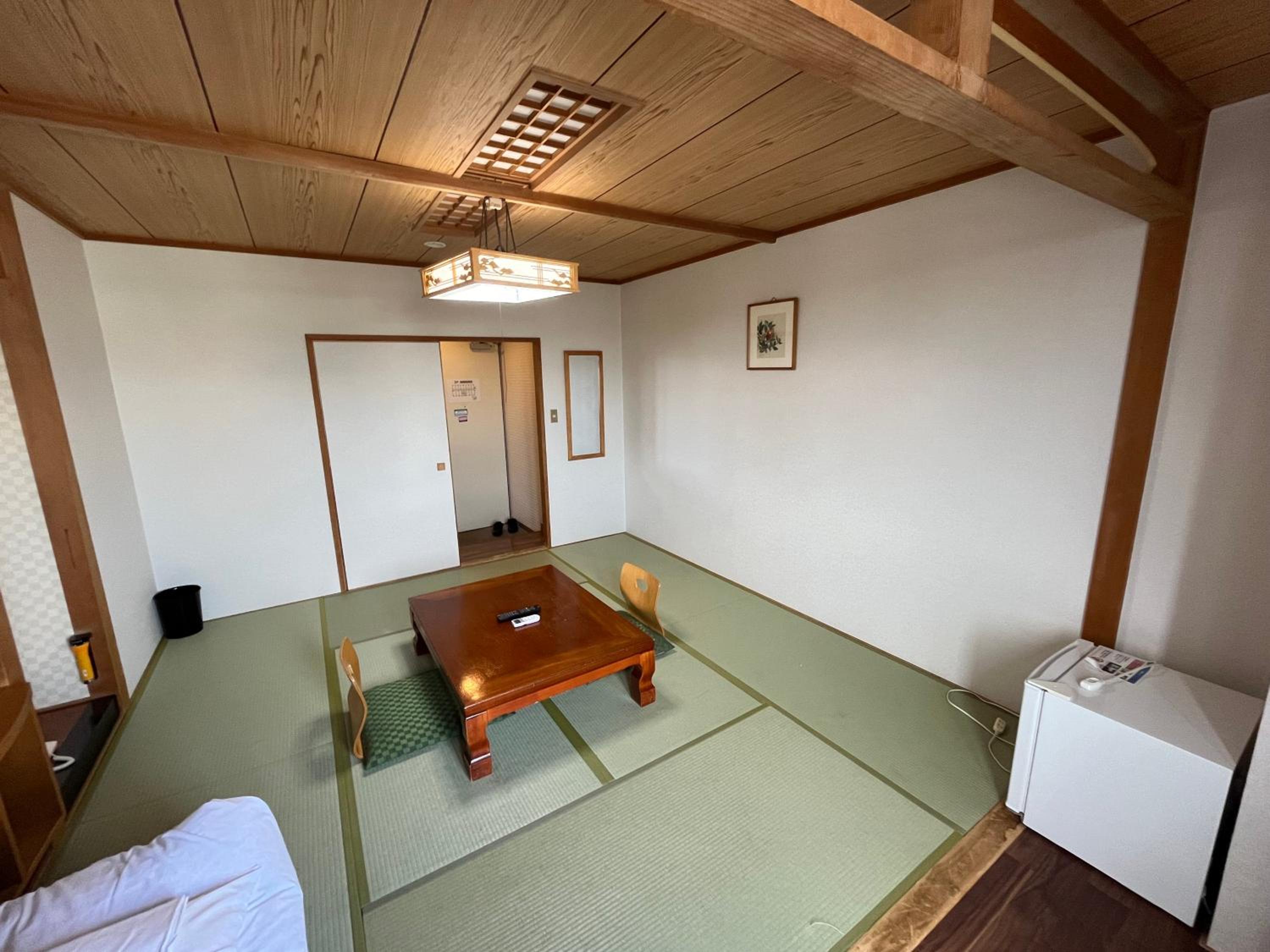 Japanese-Style Quadruple Room with Shared Bathroom - Smoking - Photo 3