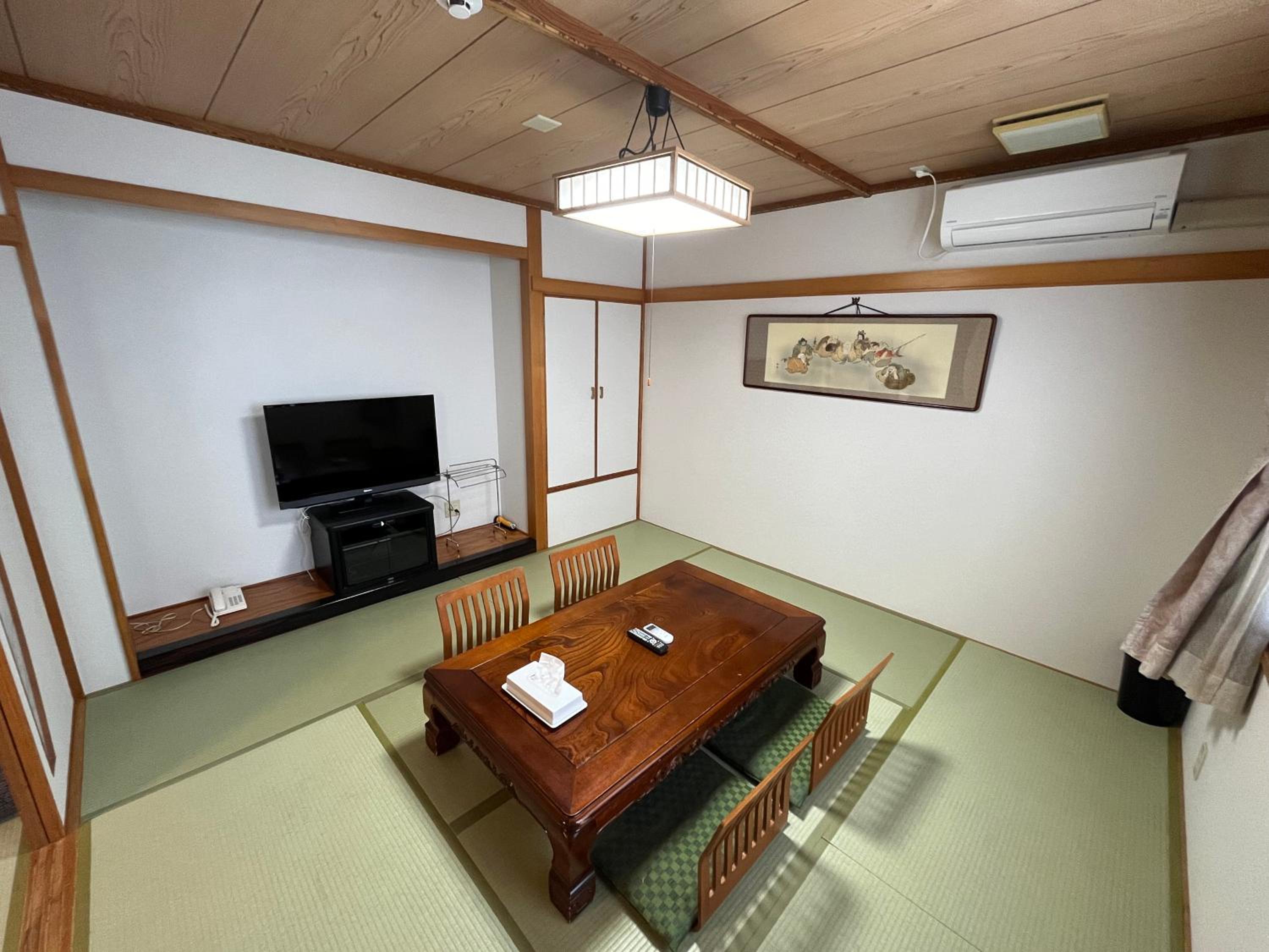 Japanese-Style Quadruple Room with Shared Bathroom - Smoking - Photo 2