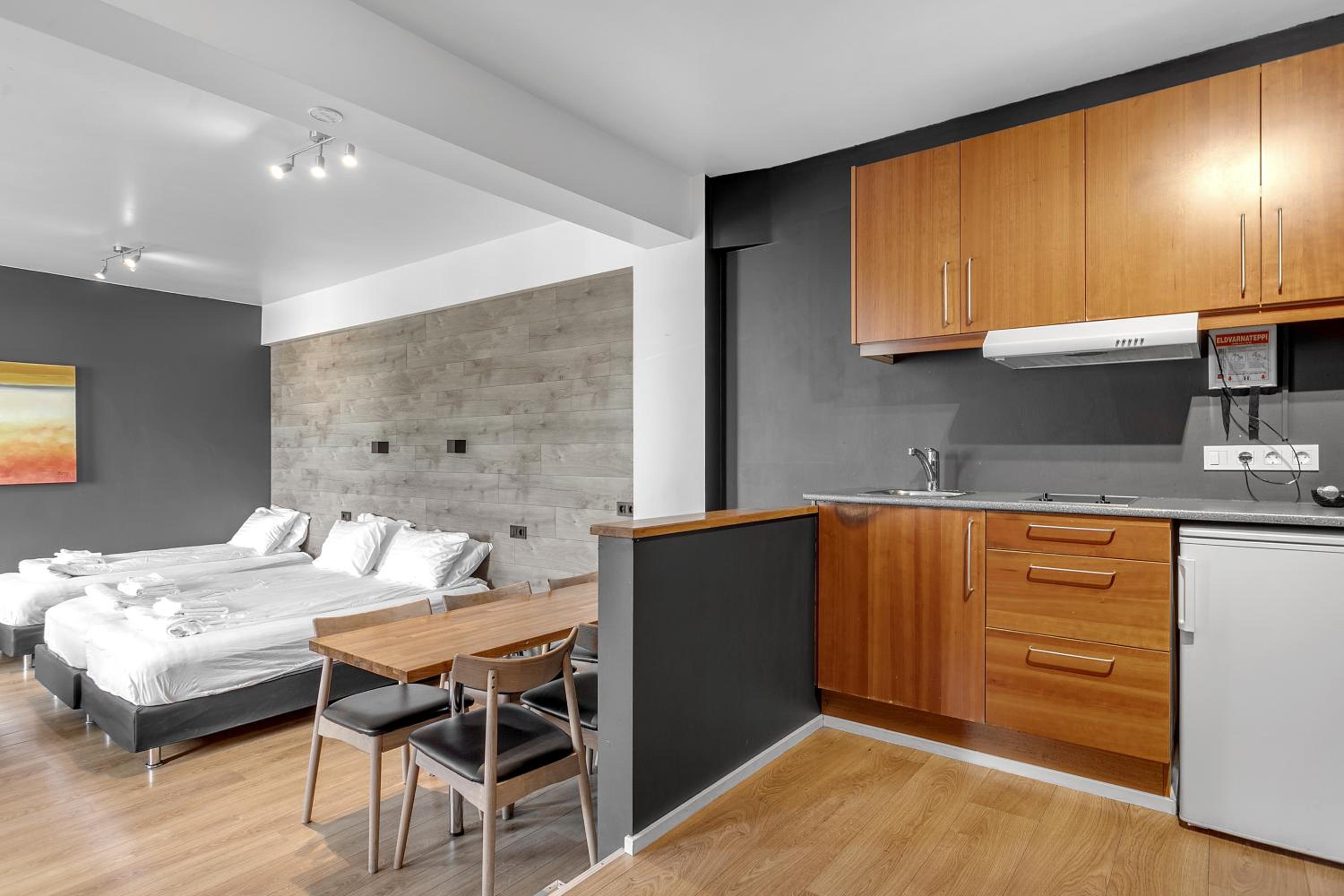 Large Family Studio - Photo 1