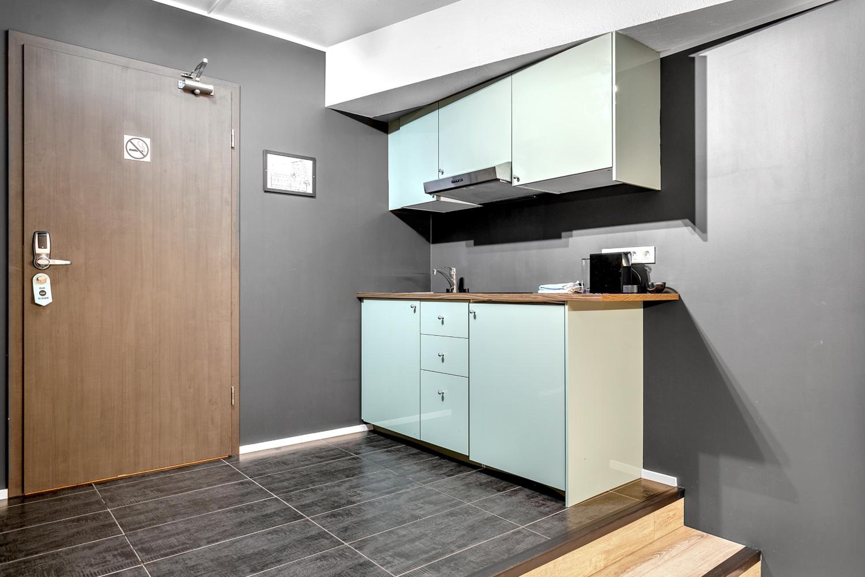 Large Family Studio - Photo 15