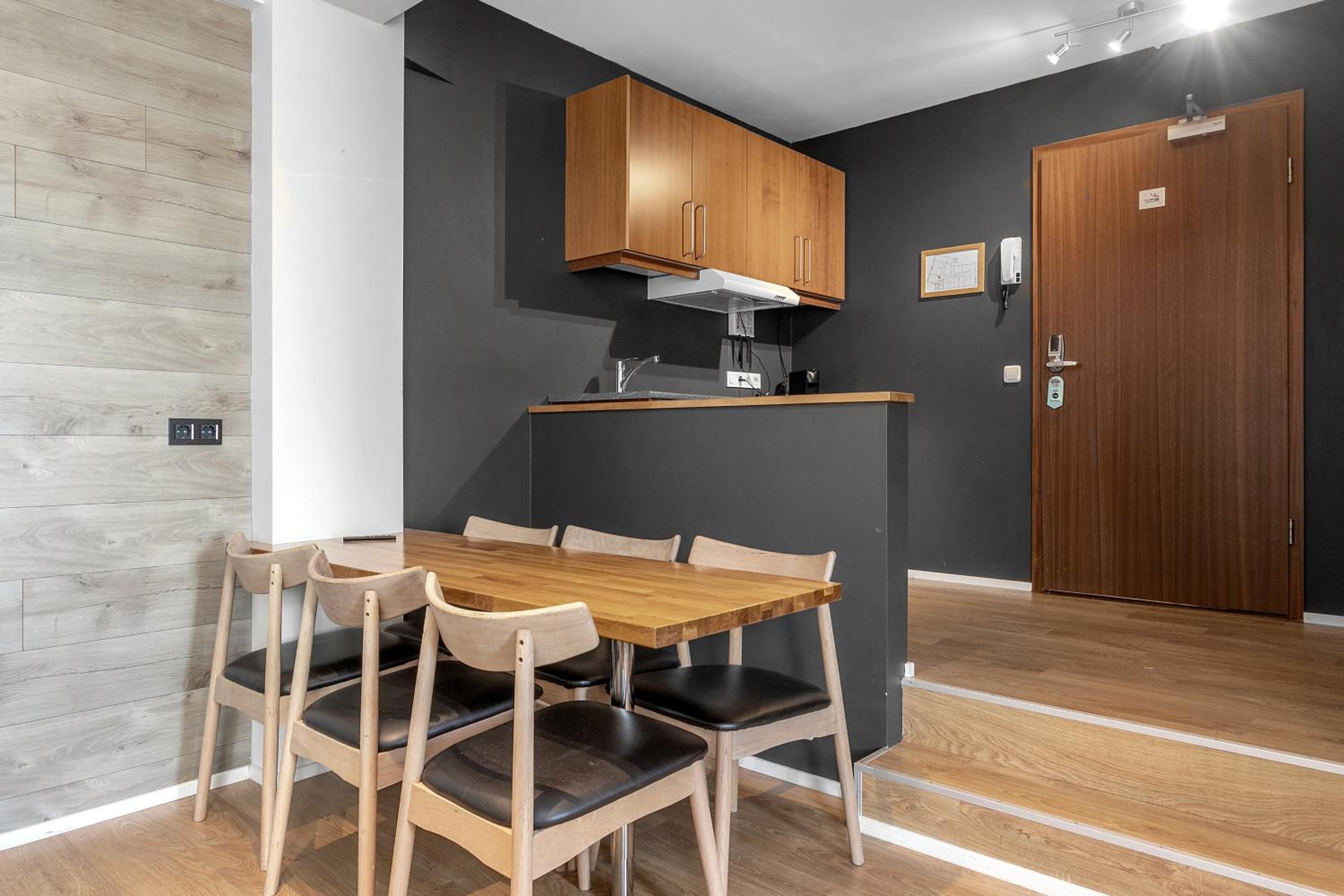 Large Family Studio - Photo 2