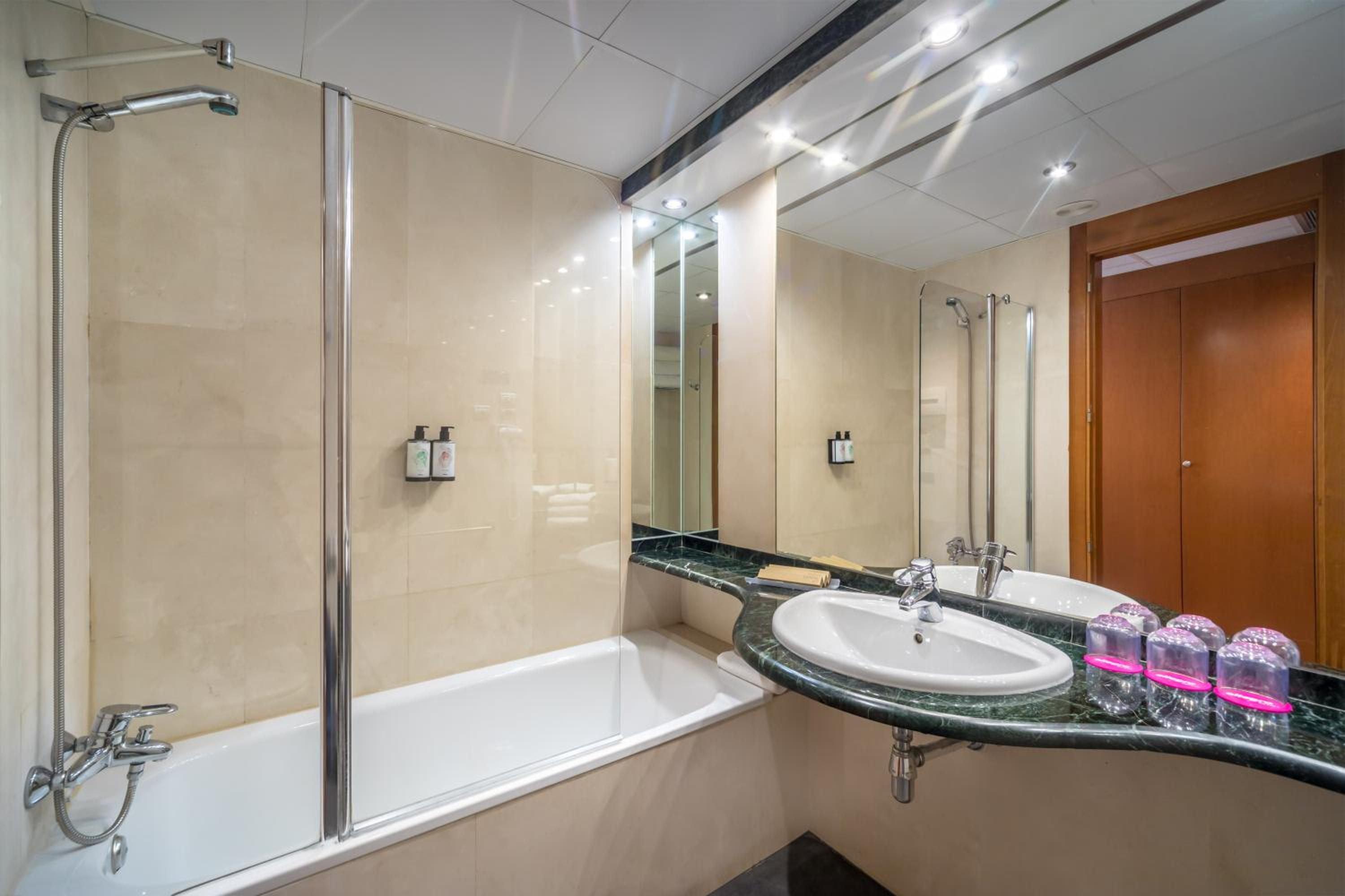 Superior Triple Room photo 3