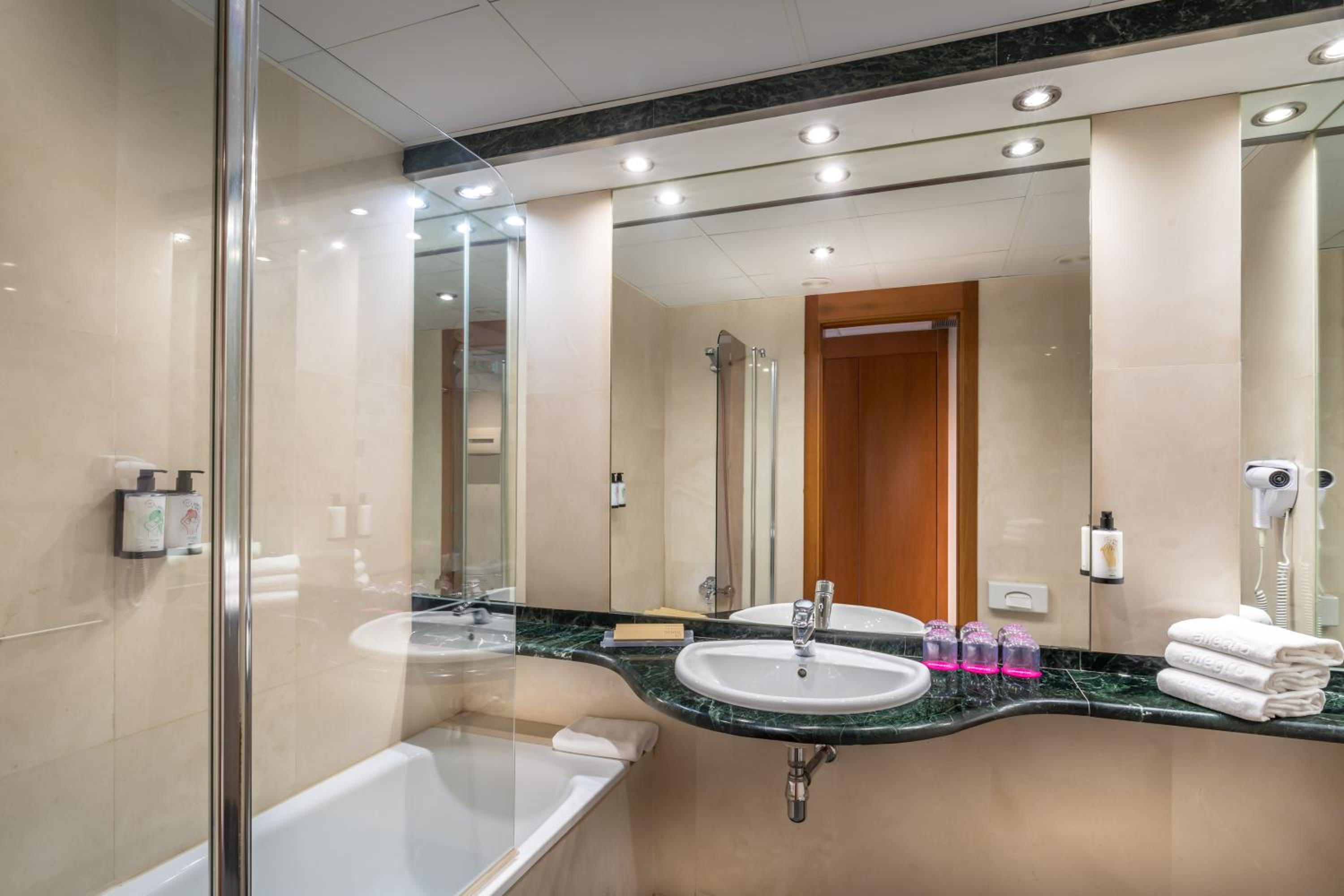 Superior Double or Twin Room photo 3