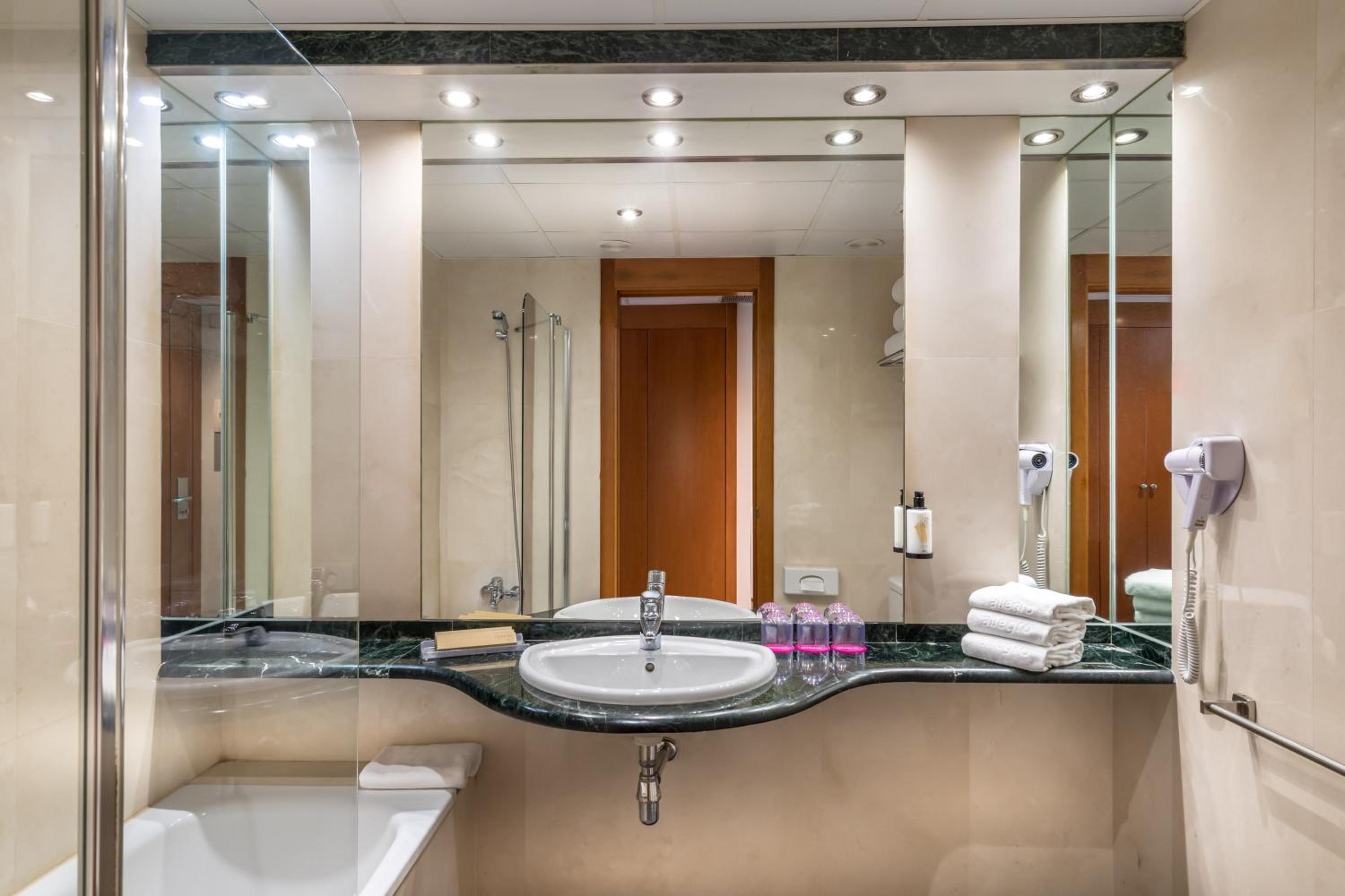 Superior Triple Room photo 2