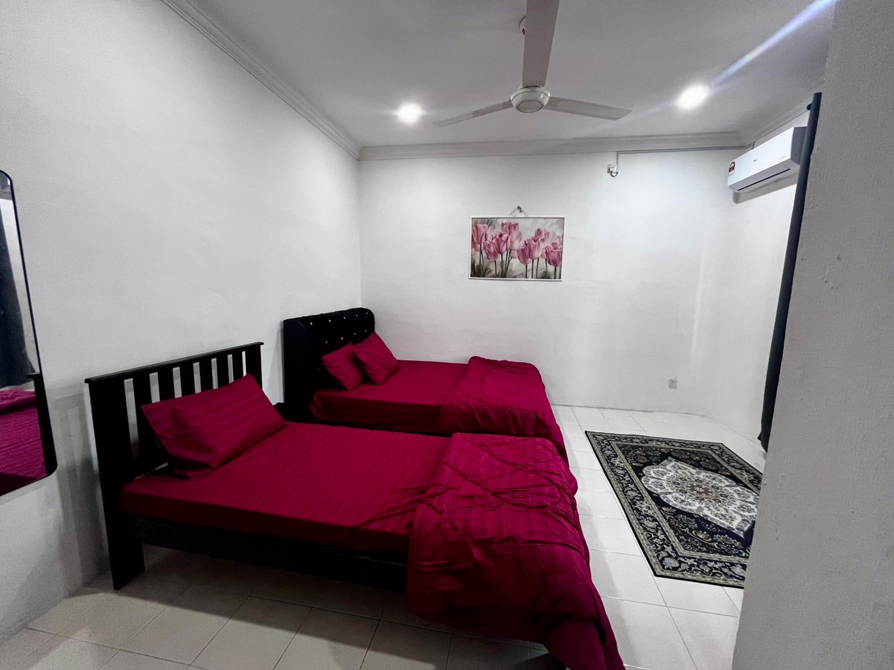 Four-Bedroom House photo 1