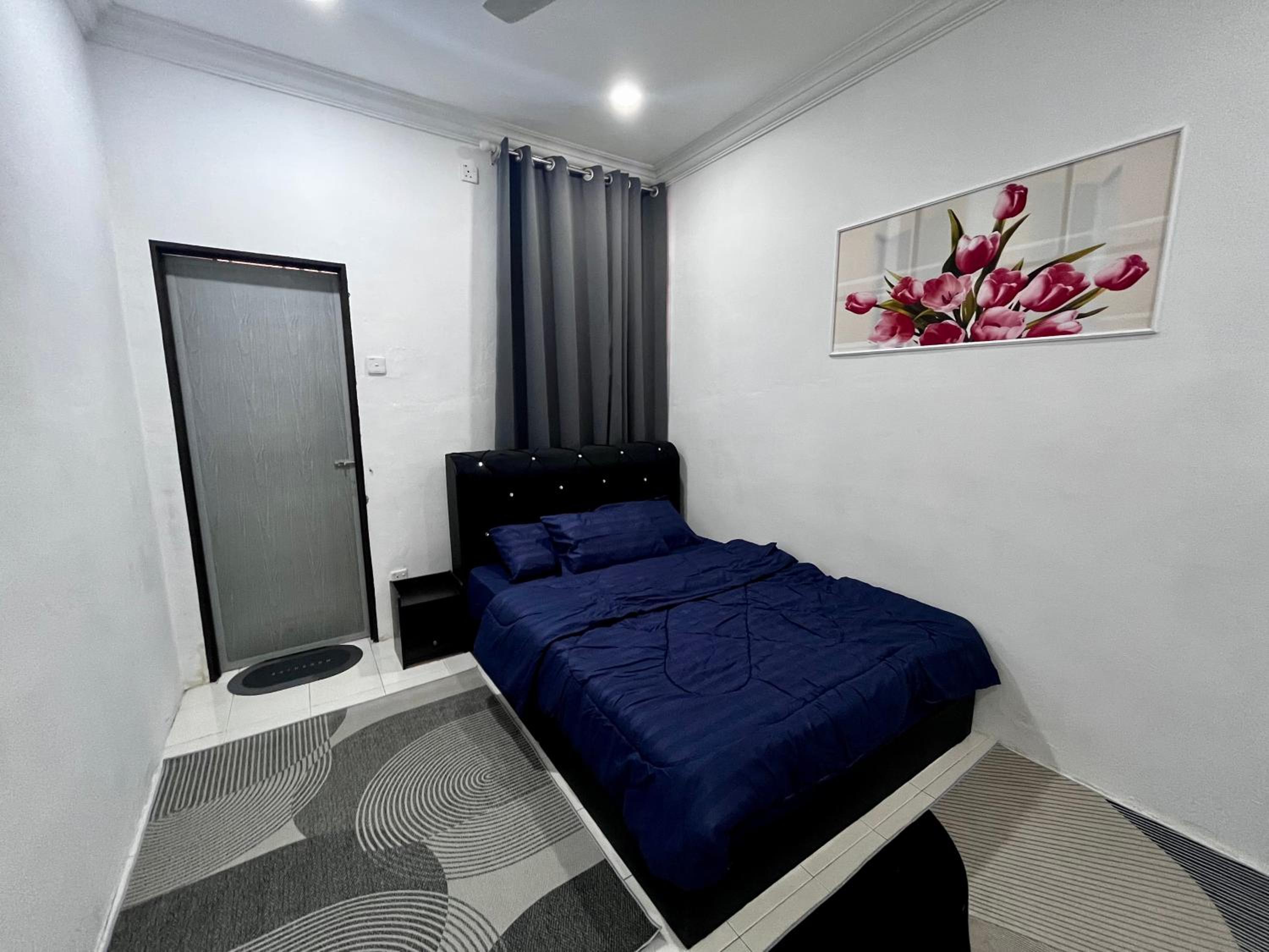 Four-Bedroom House photo 2