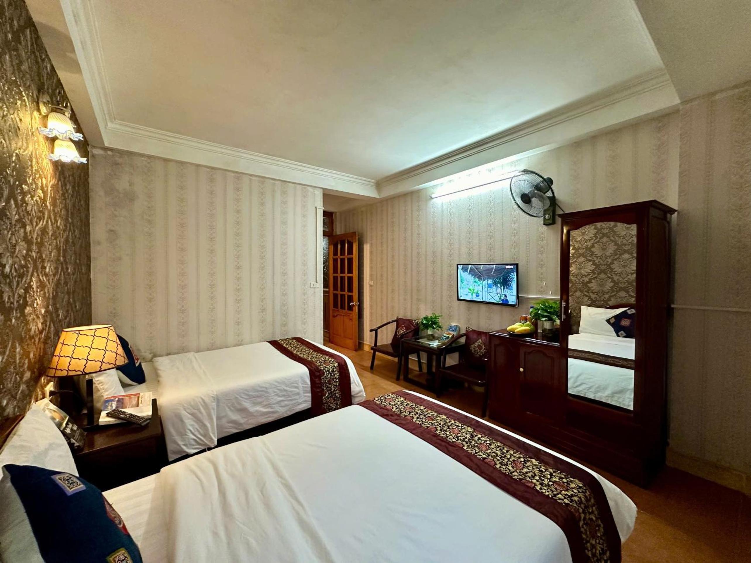 Deluxe Room (2 Adults + 1 Child) photo 2