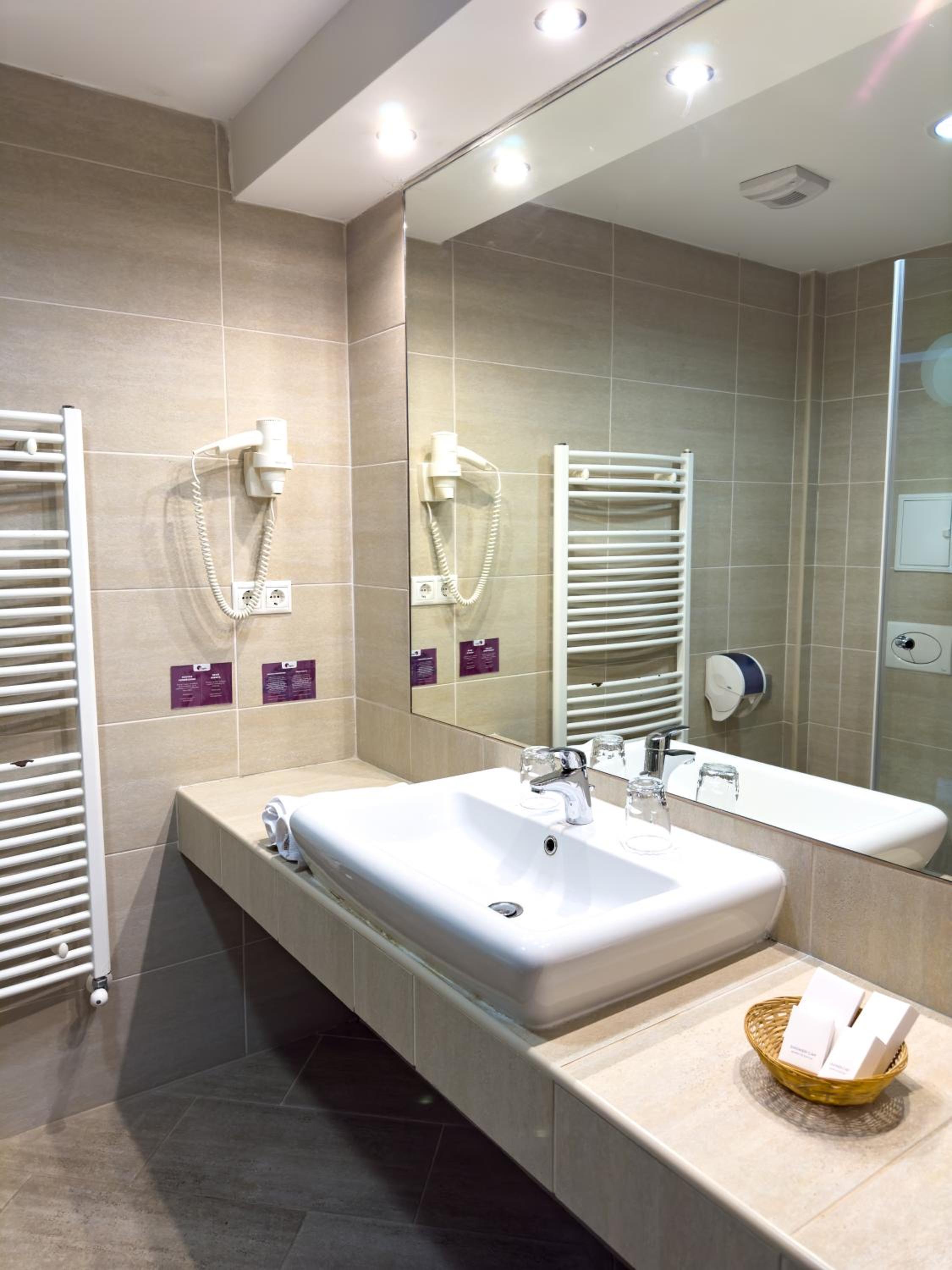 Superior Twin Room - Photo 4