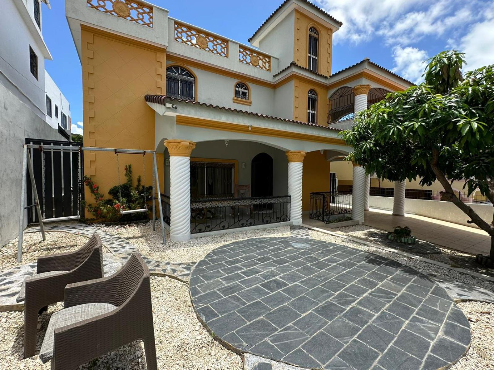 Three-Bedroom House photo 2