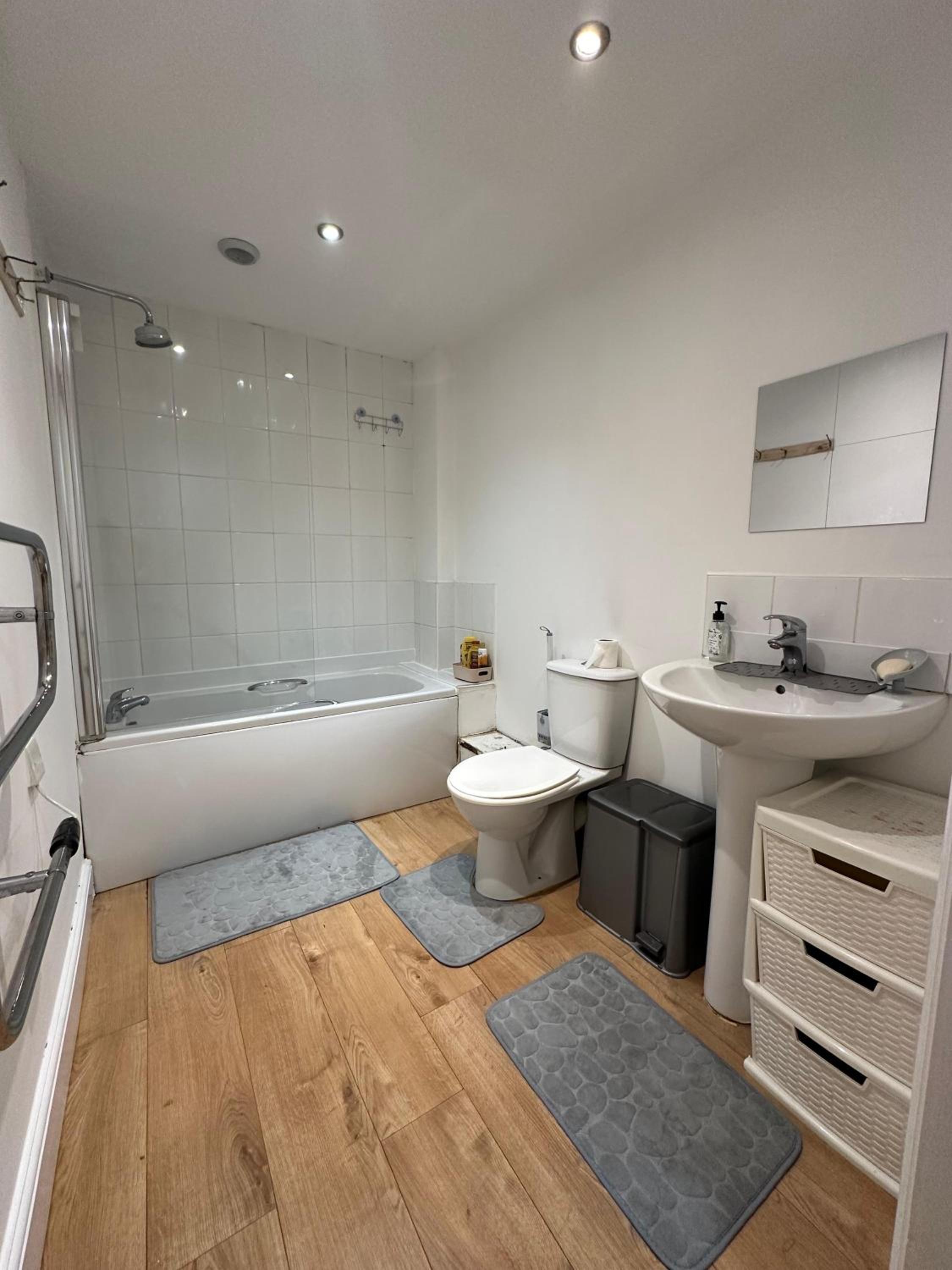 Double Room with Shared Bathroom photo 2