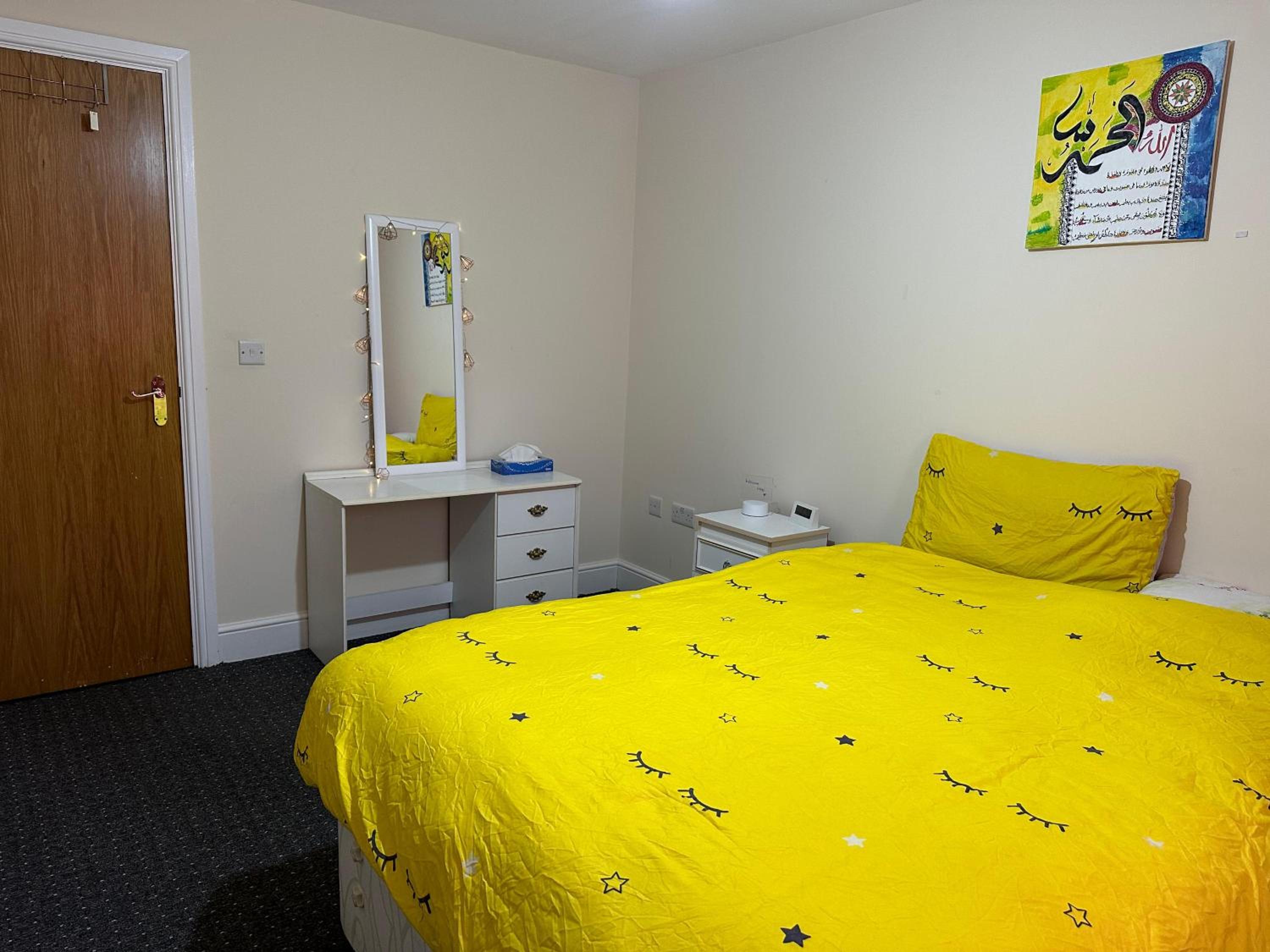 Double Room with Shared Bathroom photo 3