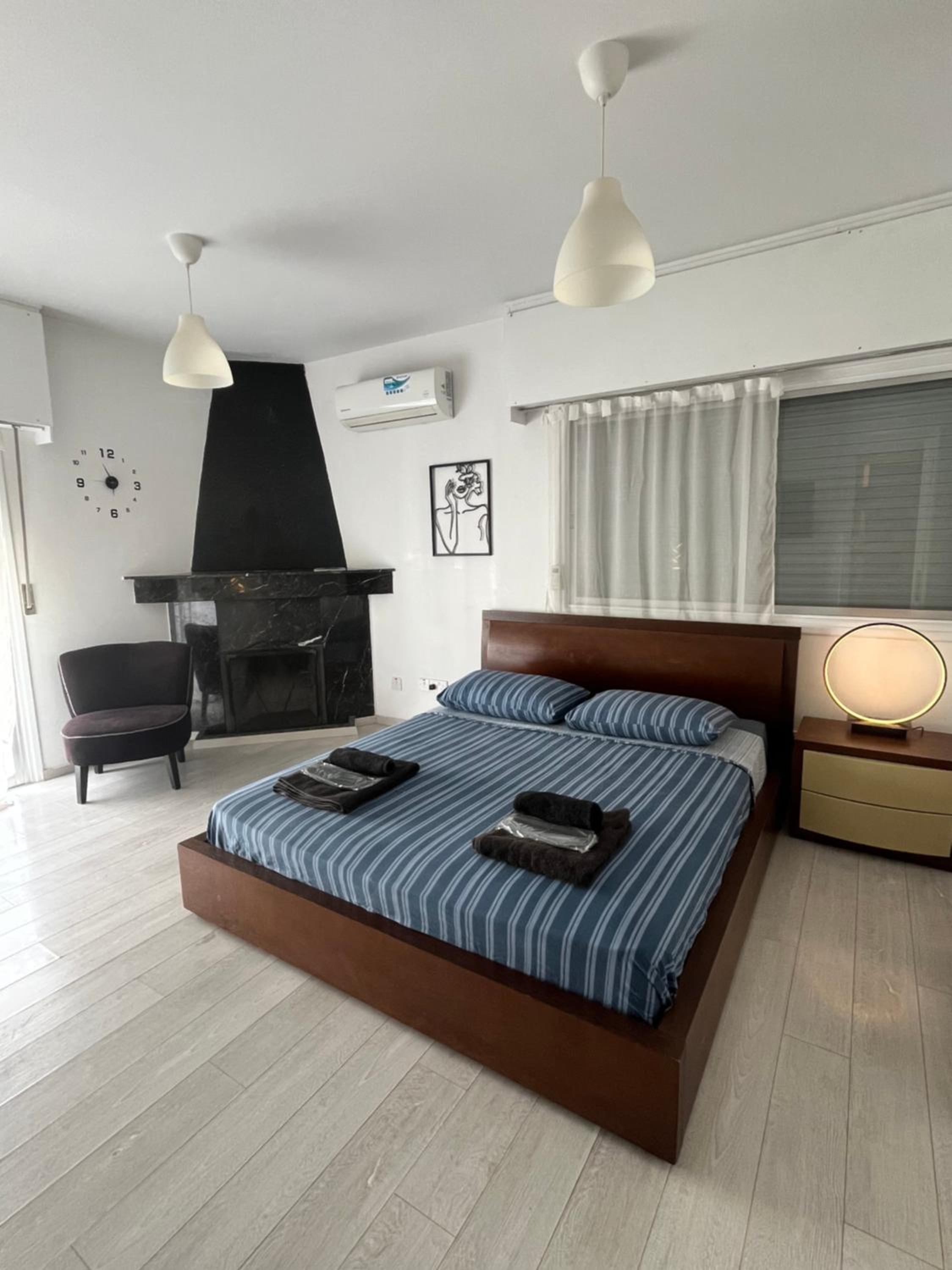 Studio Apartment photo 1