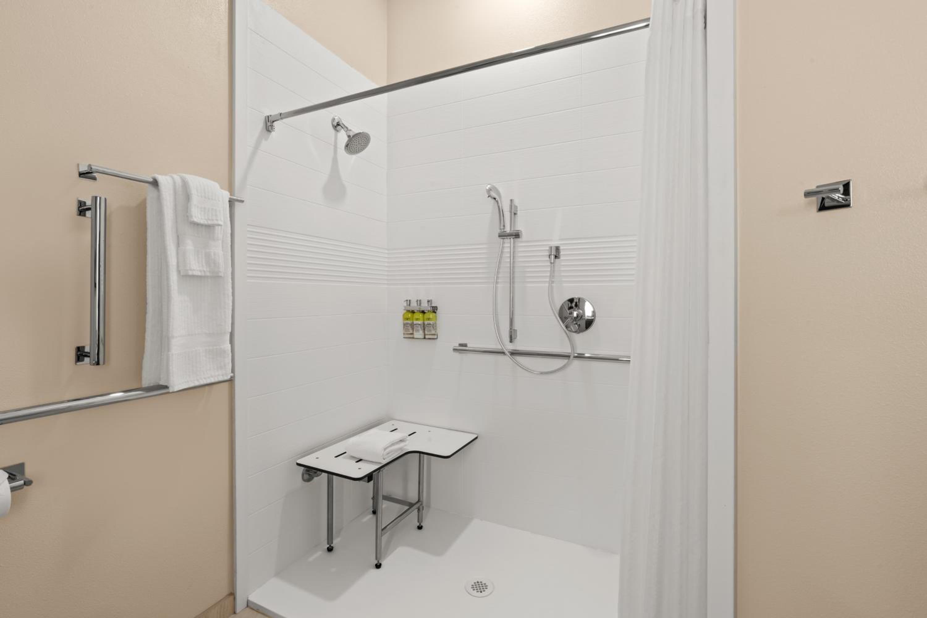 King Studio-Disability Access/Roll in Shower/Non-Smoking - Photo 3