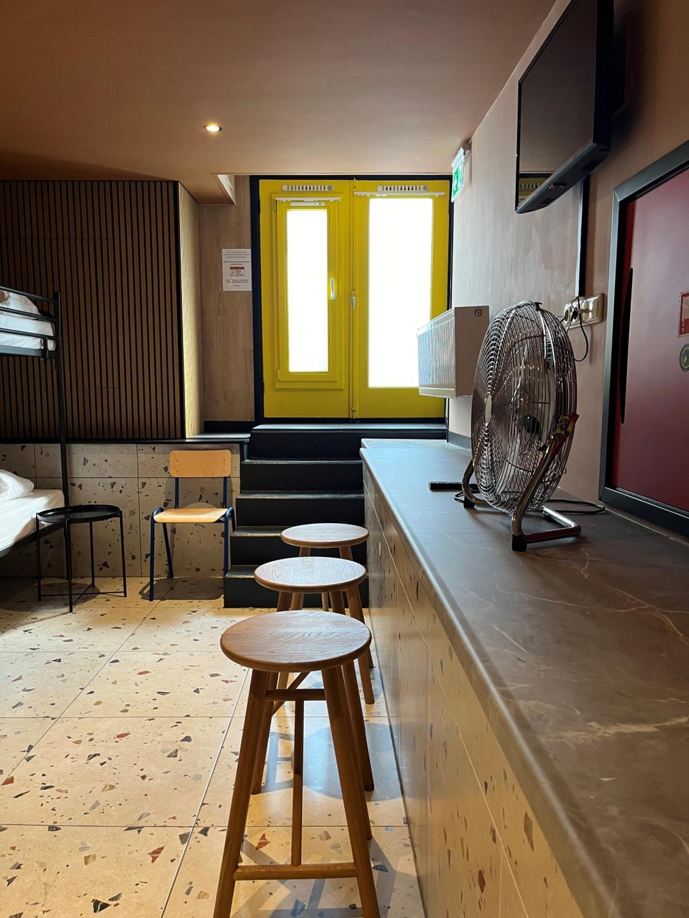 Private Room (6 Adults) thumbnail 5