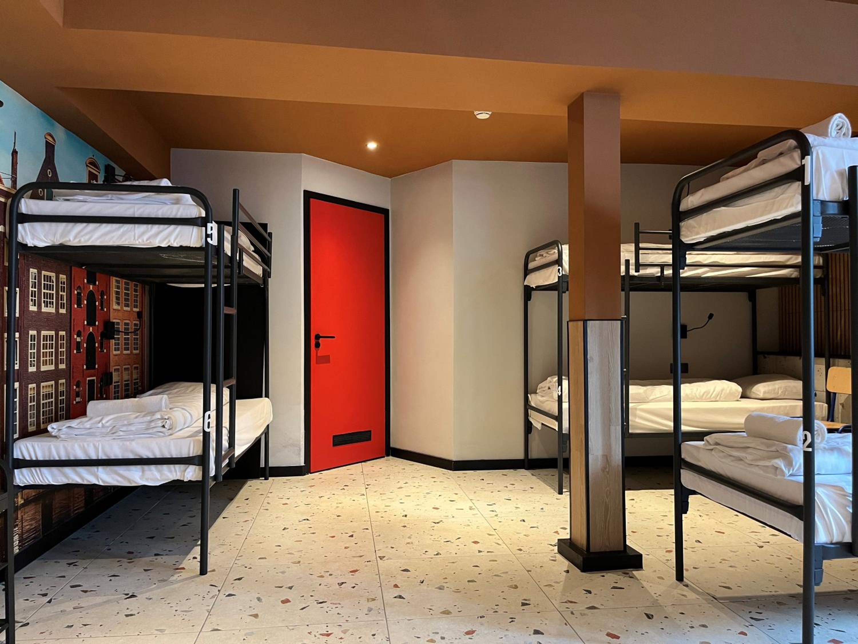 Private Room (6 Adults)
