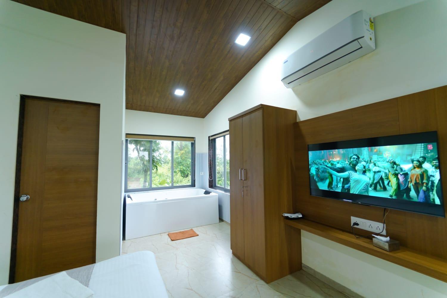 Deluxe King Room