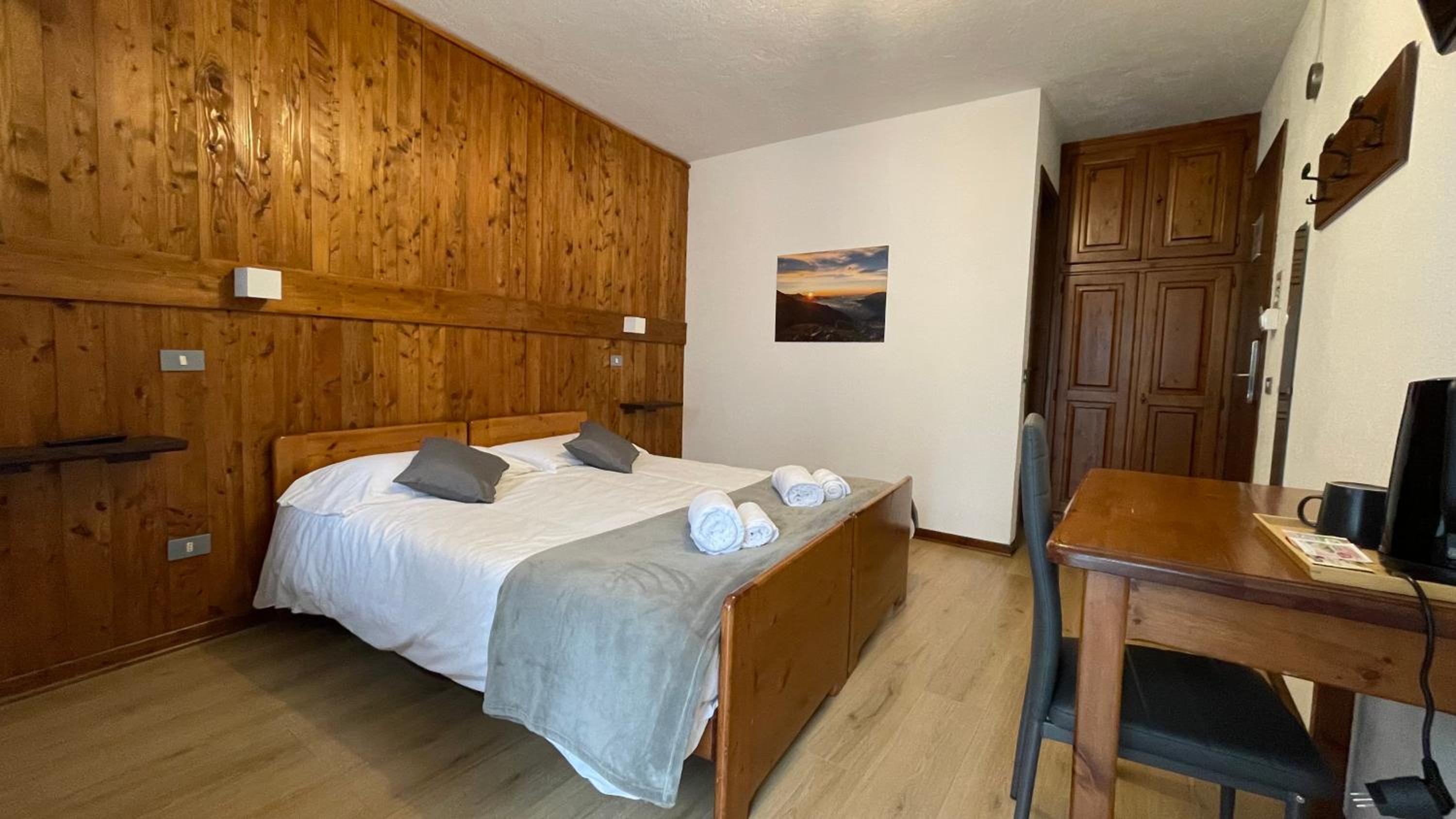 Double or Twin Room with Balcony photo 3