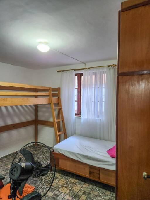 Five-Bedroom House photo 2