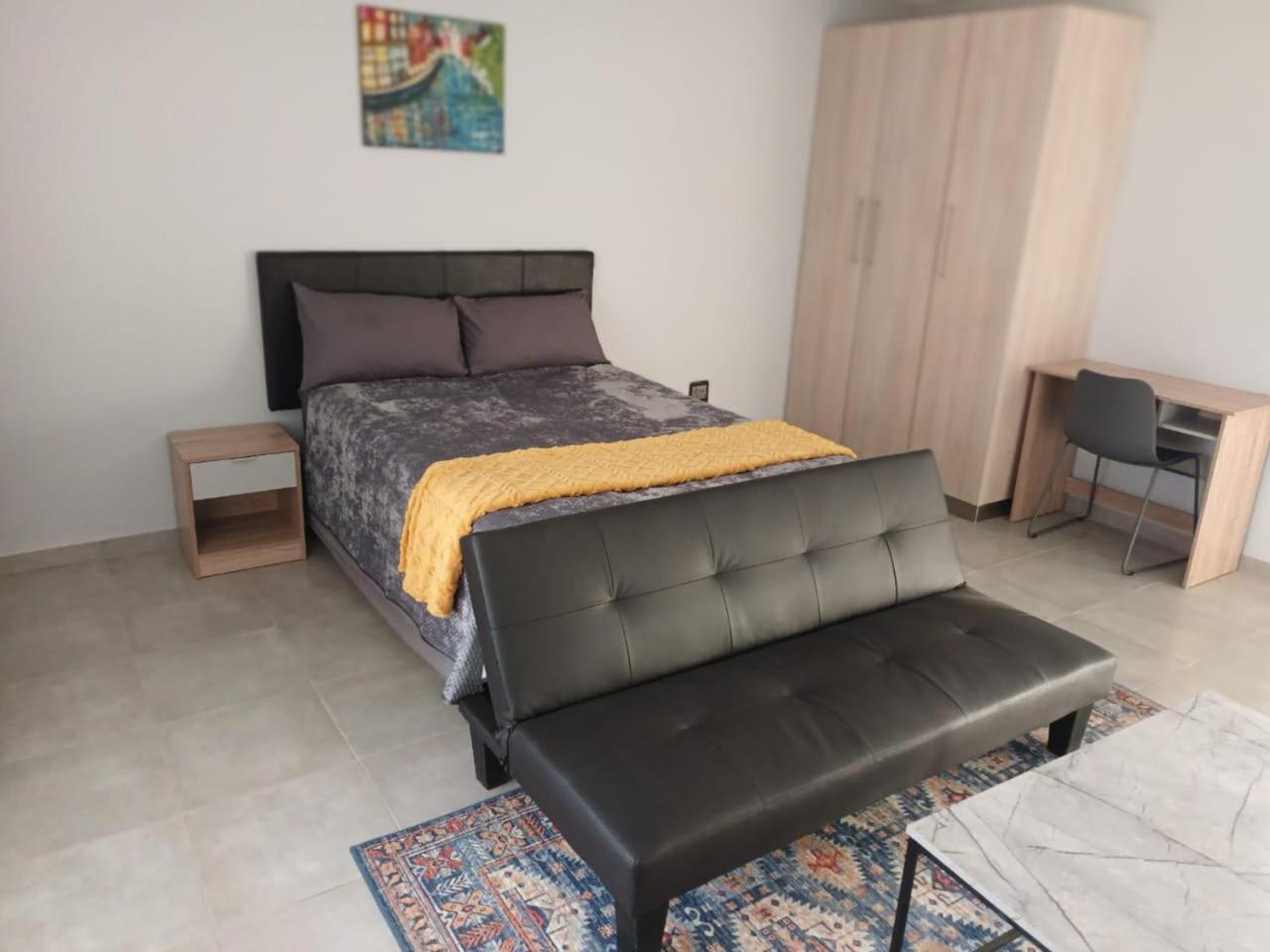 One-Bedroom Apartment photo 2