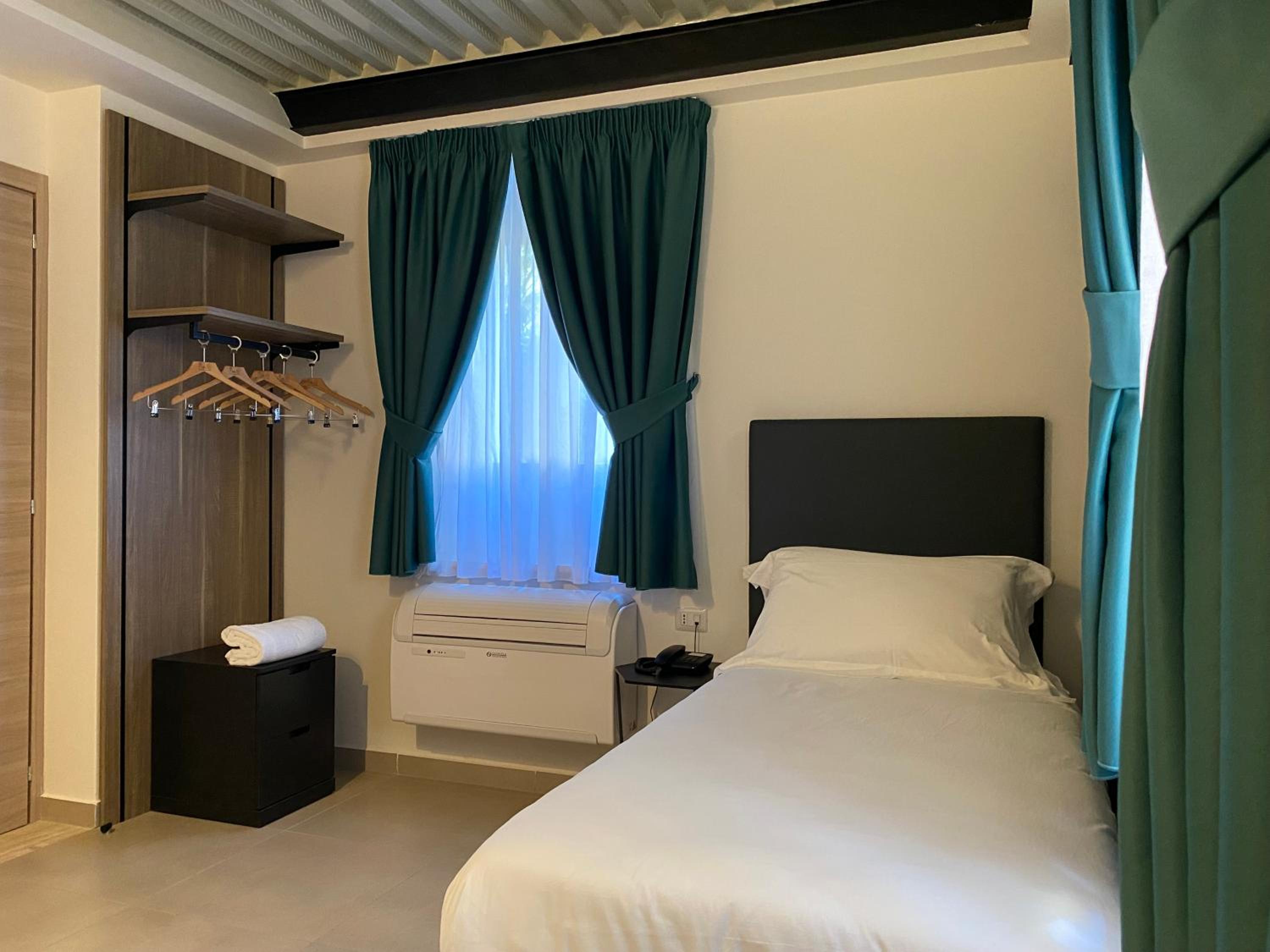 Single Room with Private Bathroom photo 2