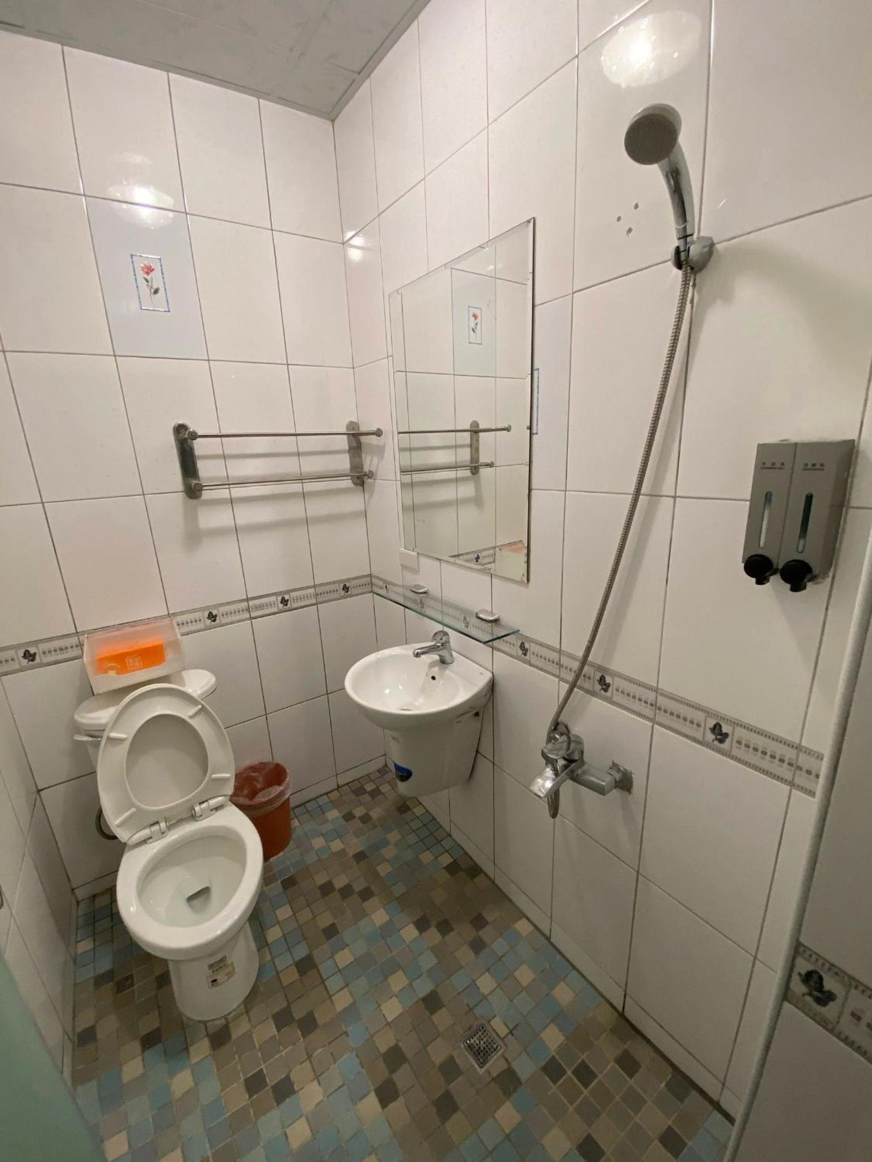 Quadruple Room with Private Bathroom photo 3