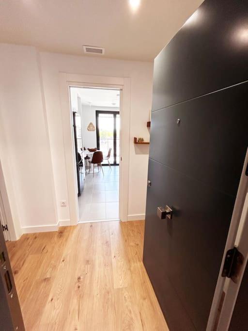 Four-Room Apartment photo 2