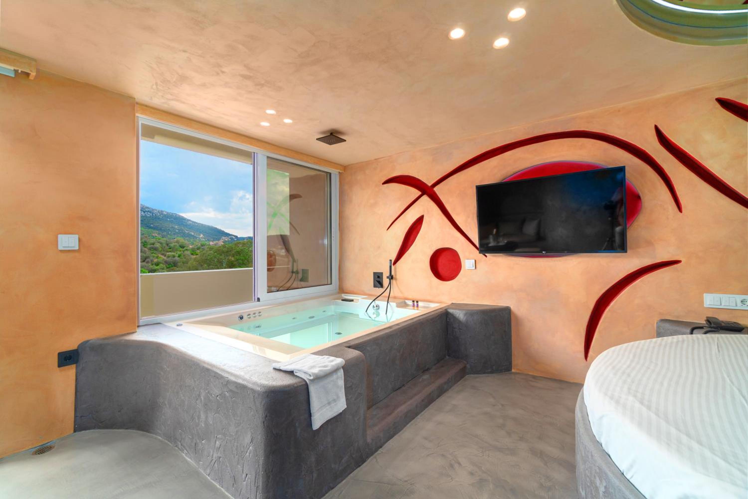 King Suite with Spa Bath - Photo 15