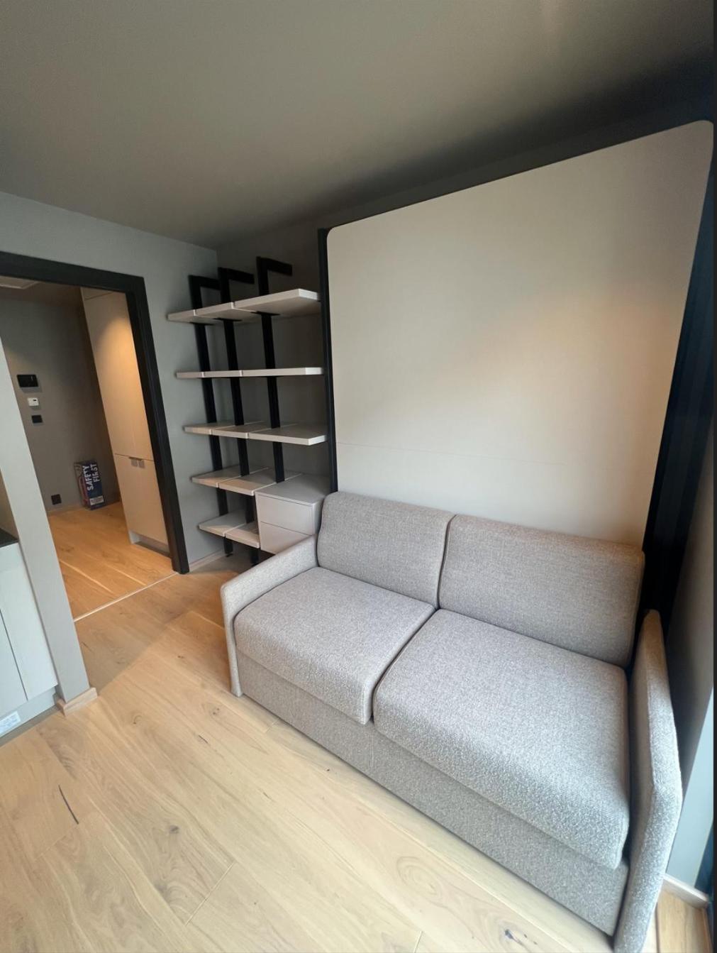 One-Bedroom Apartment photo 1