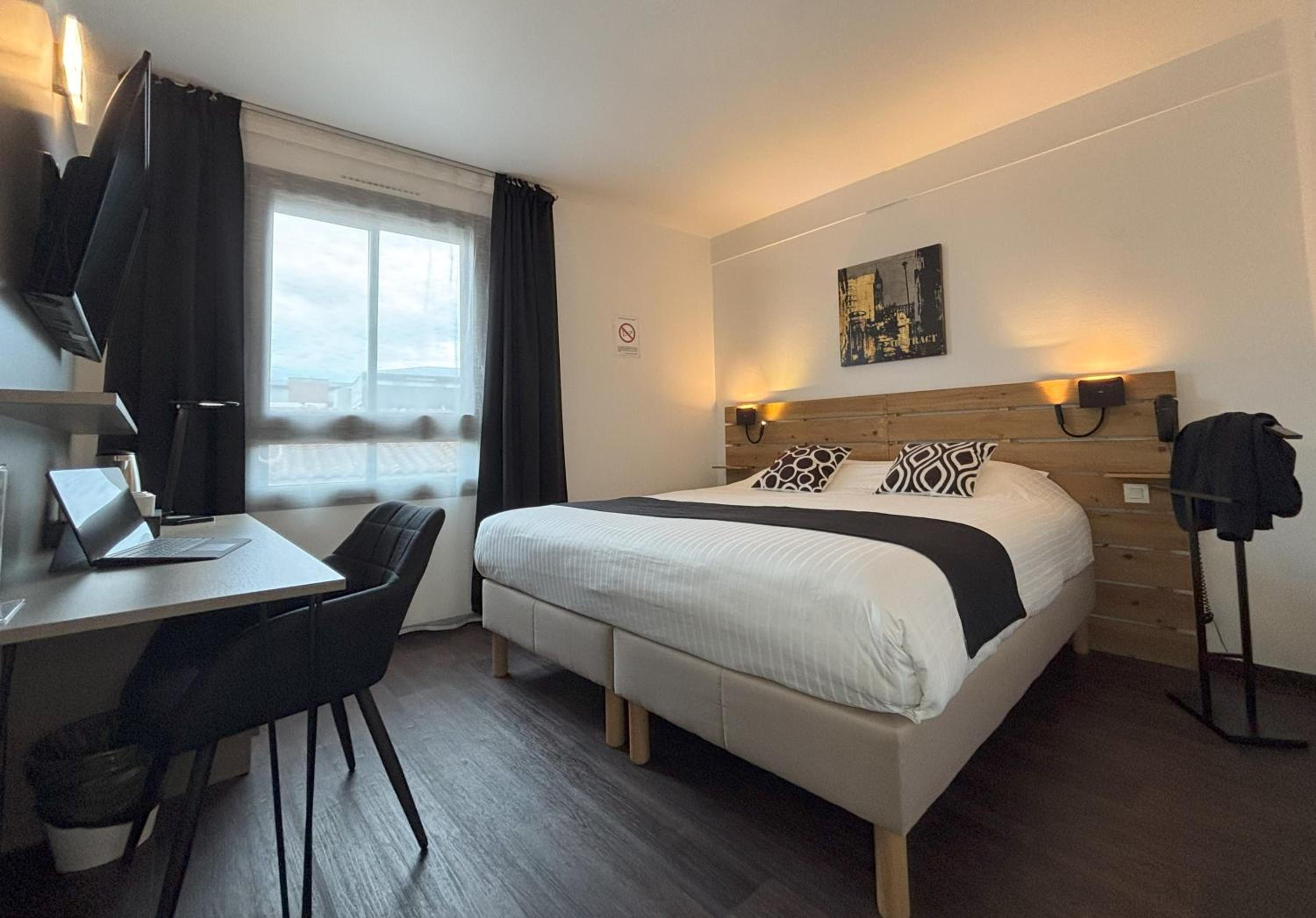 Superior King Room - Photo 7
