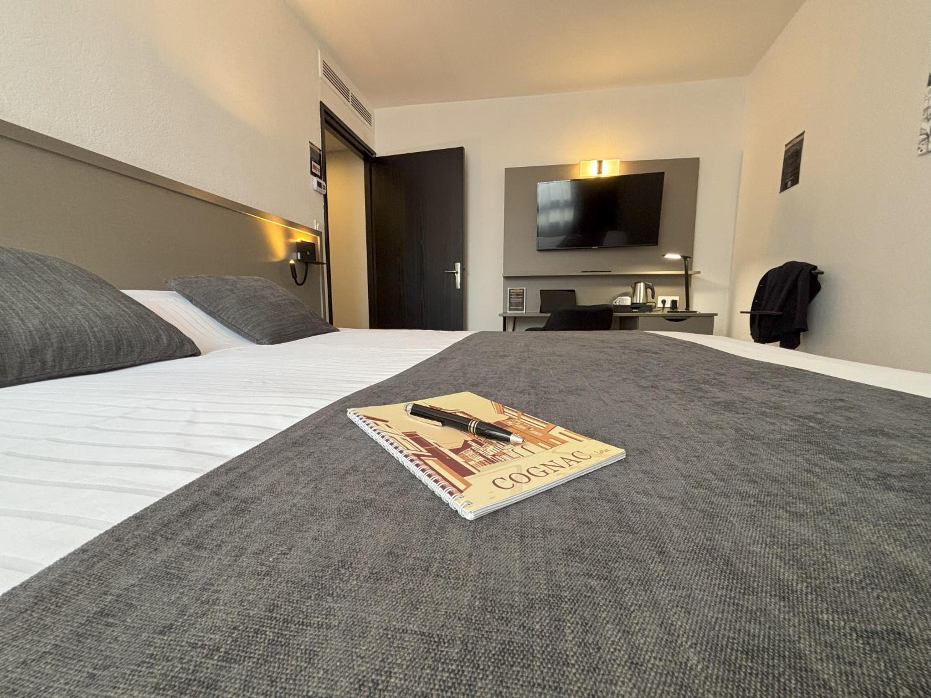 Superior King Room - Photo 2