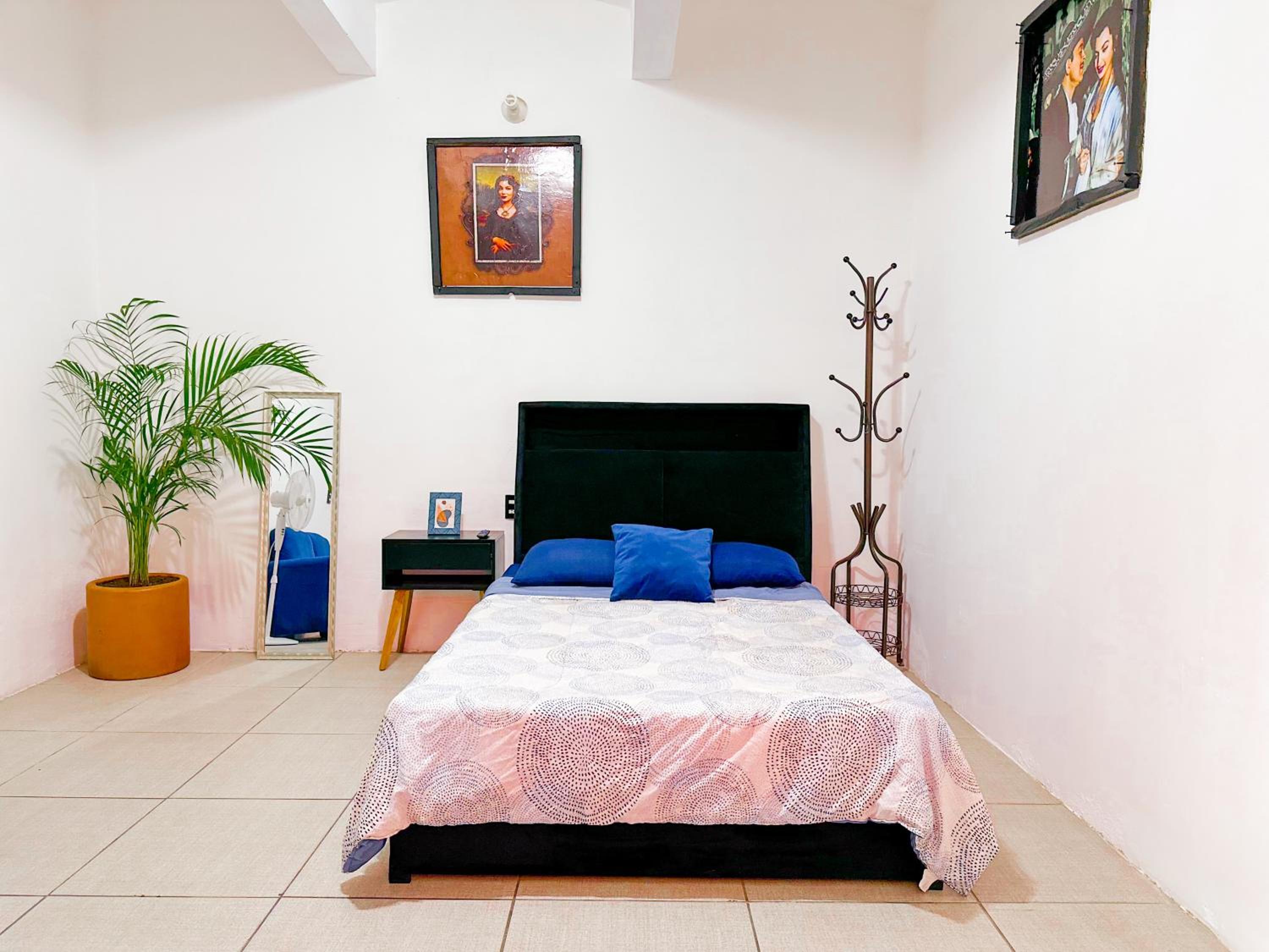 Double Room with Shared Bathroom photo 2